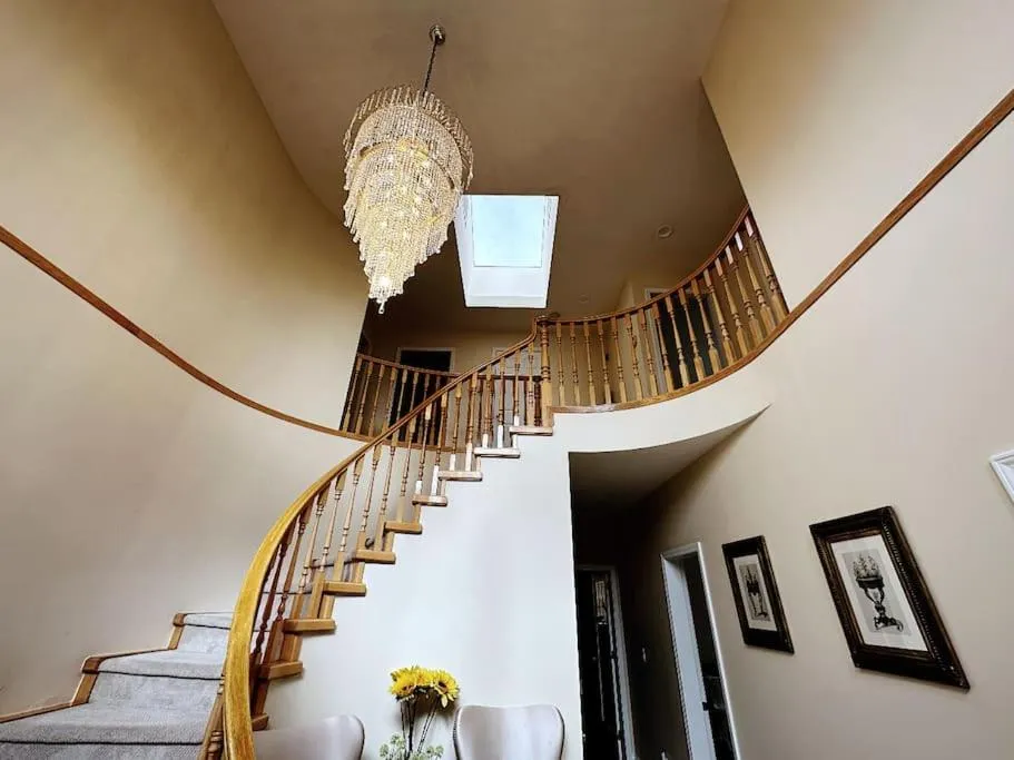 Super Cosy 8Bed & 6Bath in Vancouver heart near to airport and DownTown