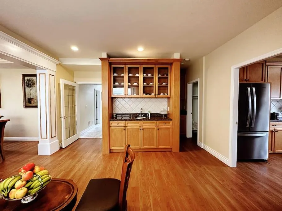 oven in Super Cosy 8Bed & 6Bath in Vancouver heart near to airport and DownTown