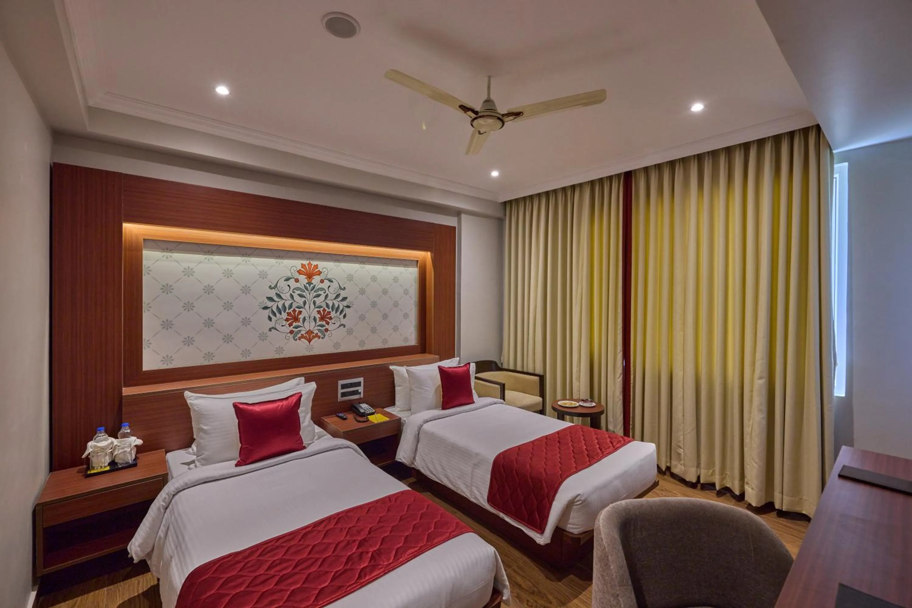 Bedroom, Bed in Golden Tulip Tirupati