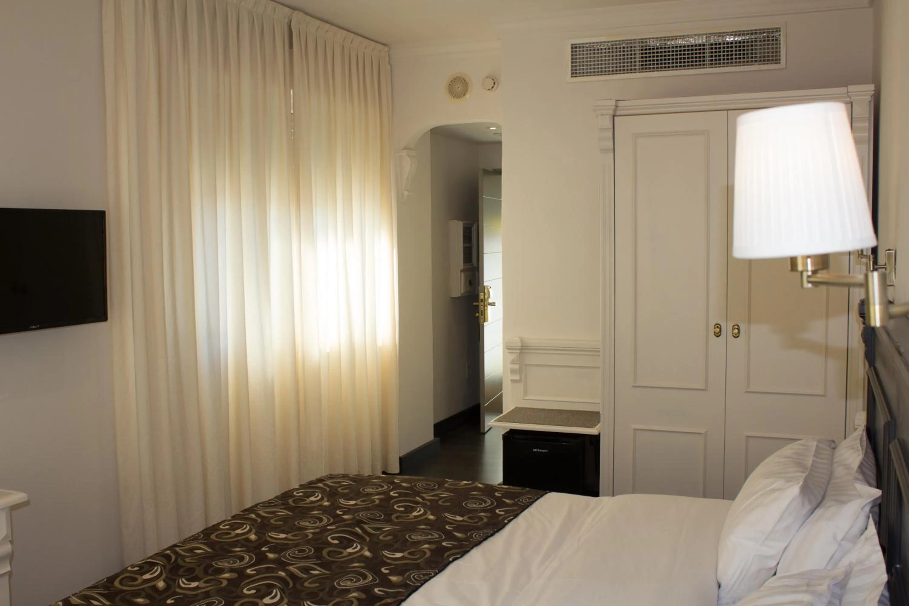 Photo of the whole room, Bed in Avent Verahotel