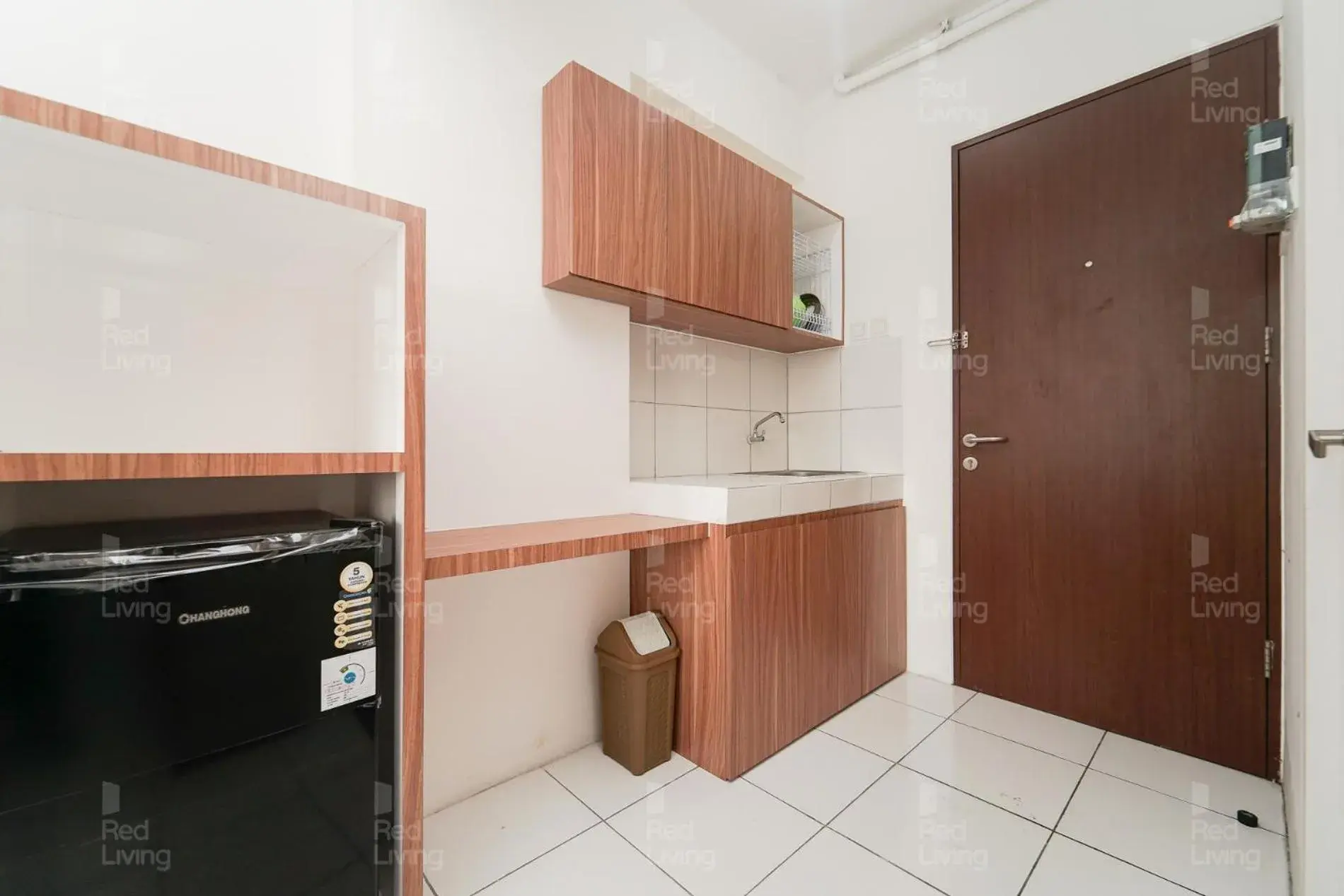 Kitchen or kitchenette in RedLiving Apartemen Riverview Residence - Alima View Tower Mahakam Kitchen or kitchenette in RedLiving Apartemen Riverview Residence - Alima View Tower Mahakam