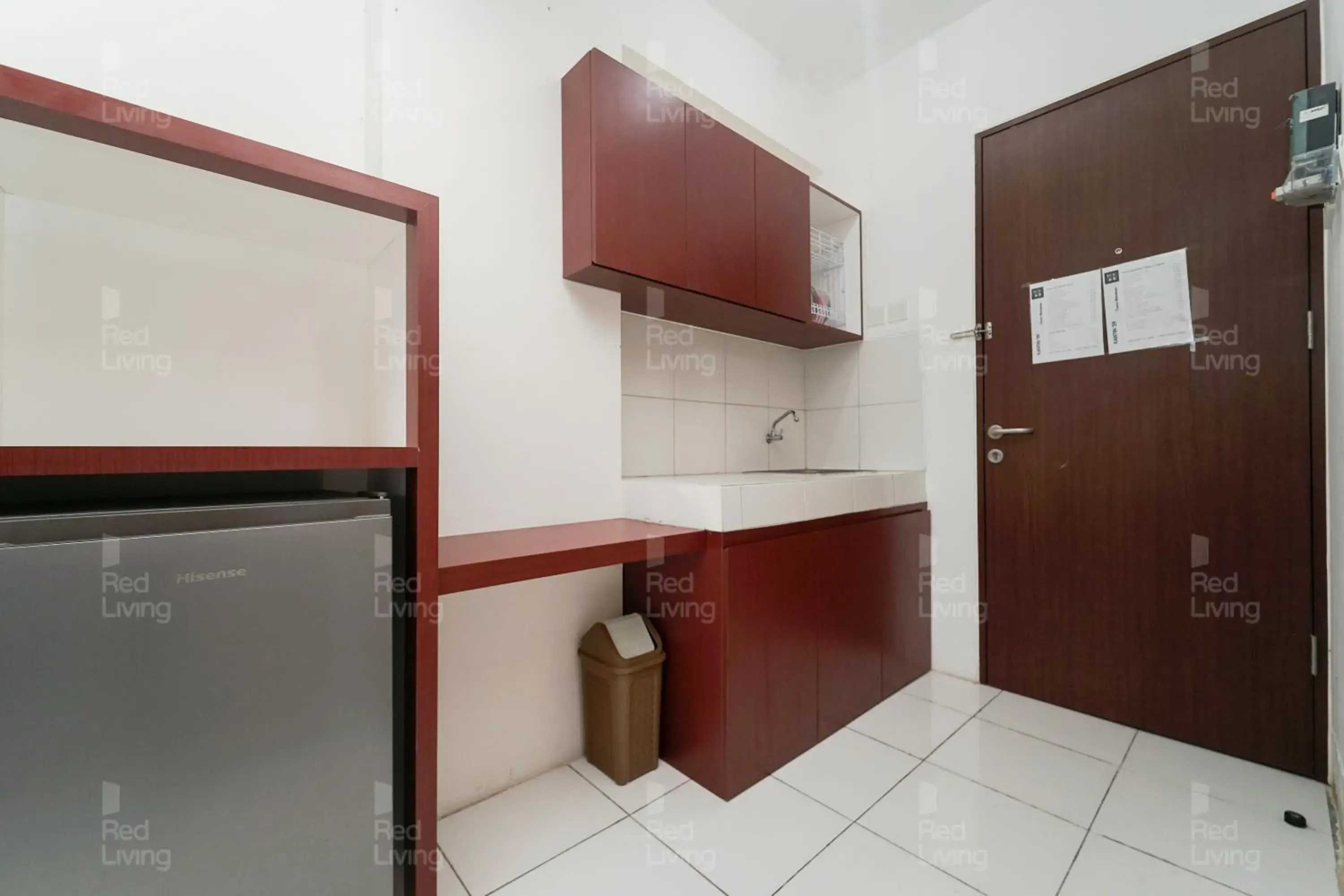 Kitchen or kitchenette in RedLiving Apartemen Riverview Residence - Alima View Tower Mahakam Kitchen or kitchenette in RedLiving Apartemen Riverview Residence - Alima View Tower Mahakam