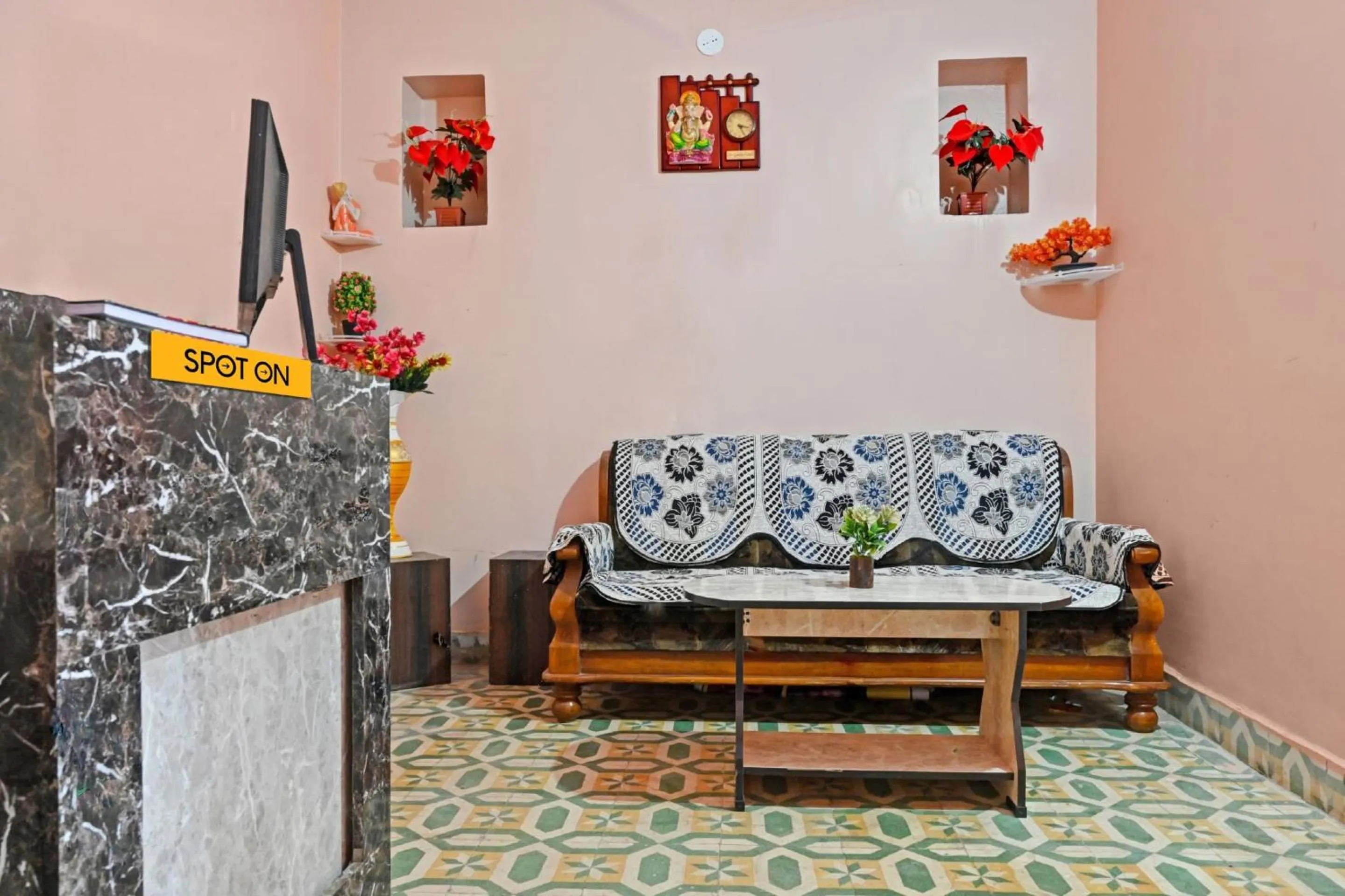 Lobby or reception in Super HOTEL O MAA NARMADA