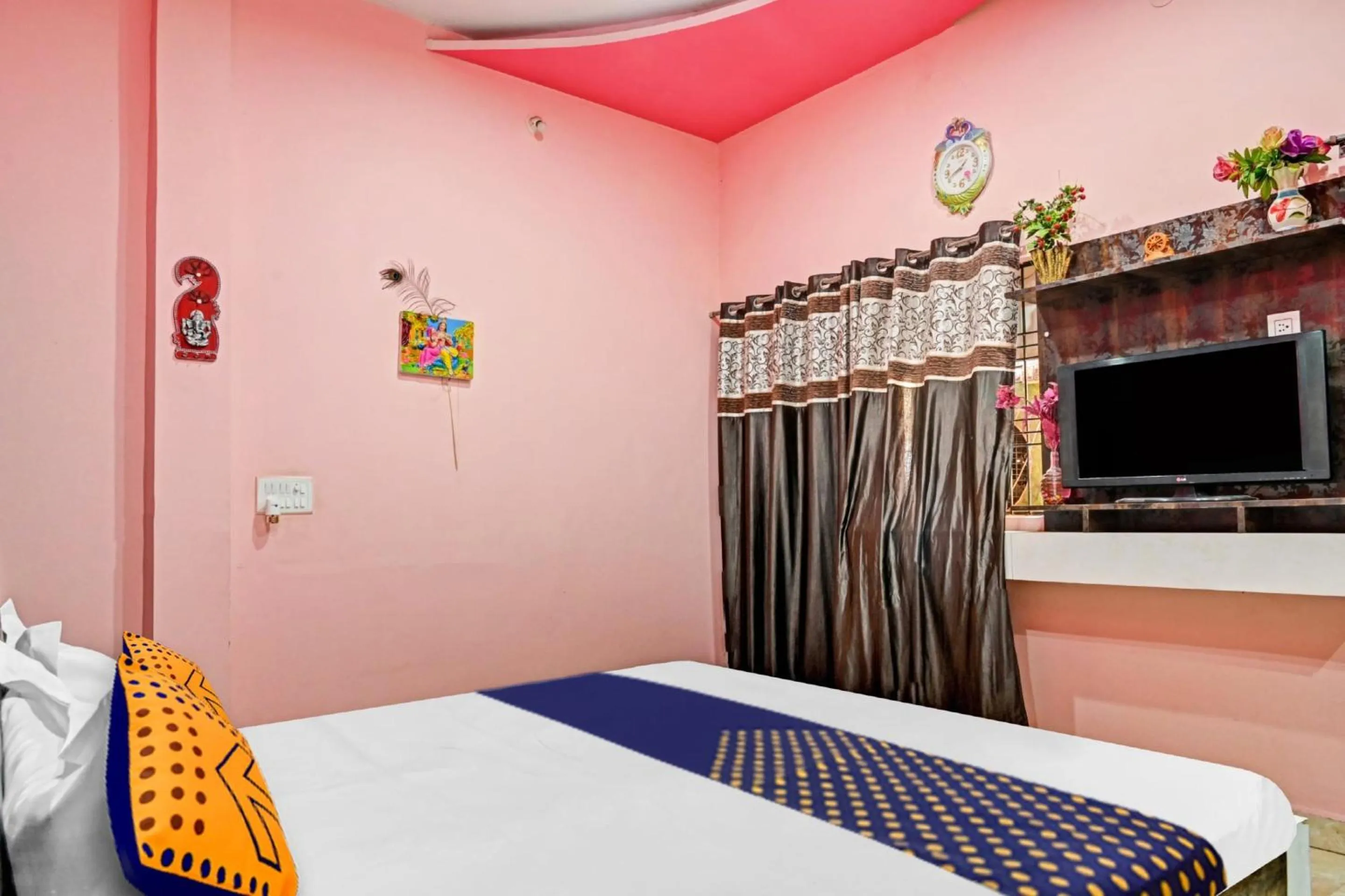 Bedroom, Bed in Super HOTEL O MAA NARMADA