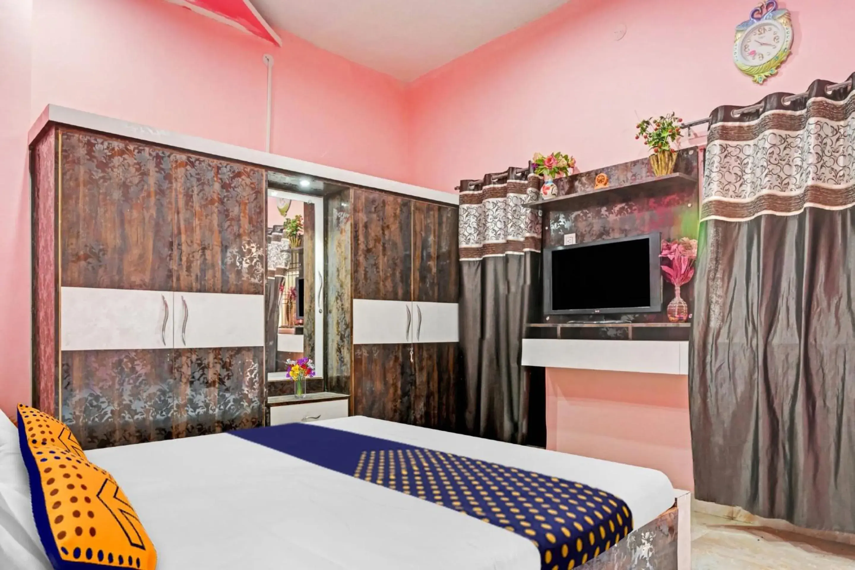 Bedroom, Bed in Super HOTEL O MAA NARMADA Bedroom, Bed in Super HOTEL O MAA NARMADA