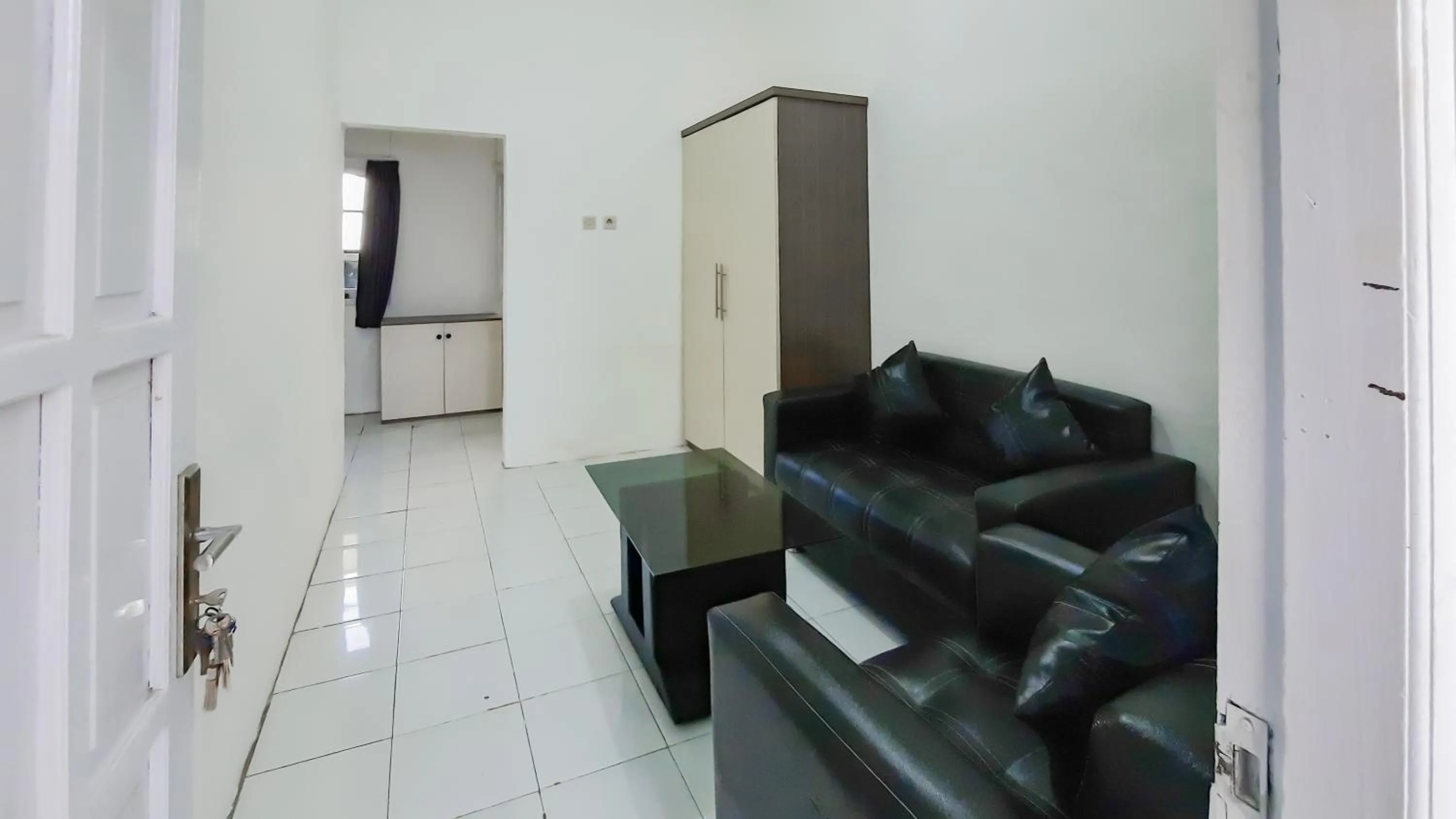 Living room in RedDoorz near Universitas Palangkaraya 3