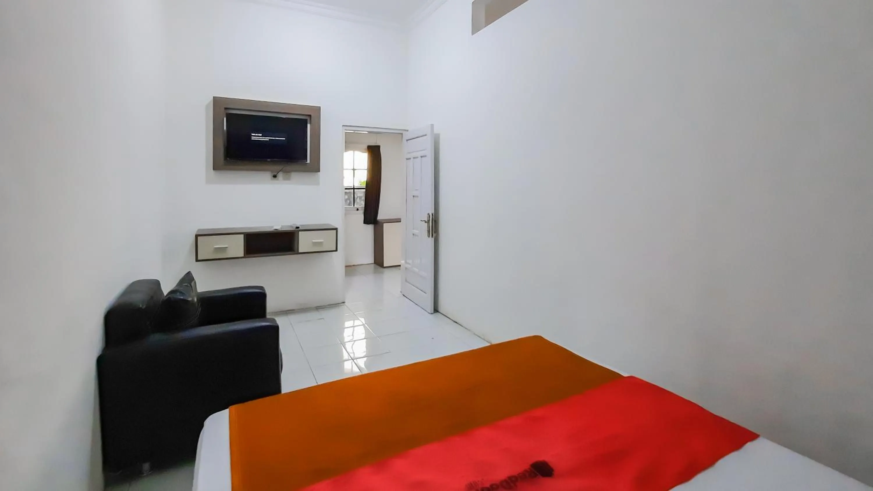 Bedroom, Bed in RedDoorz near Universitas Palangkaraya 3