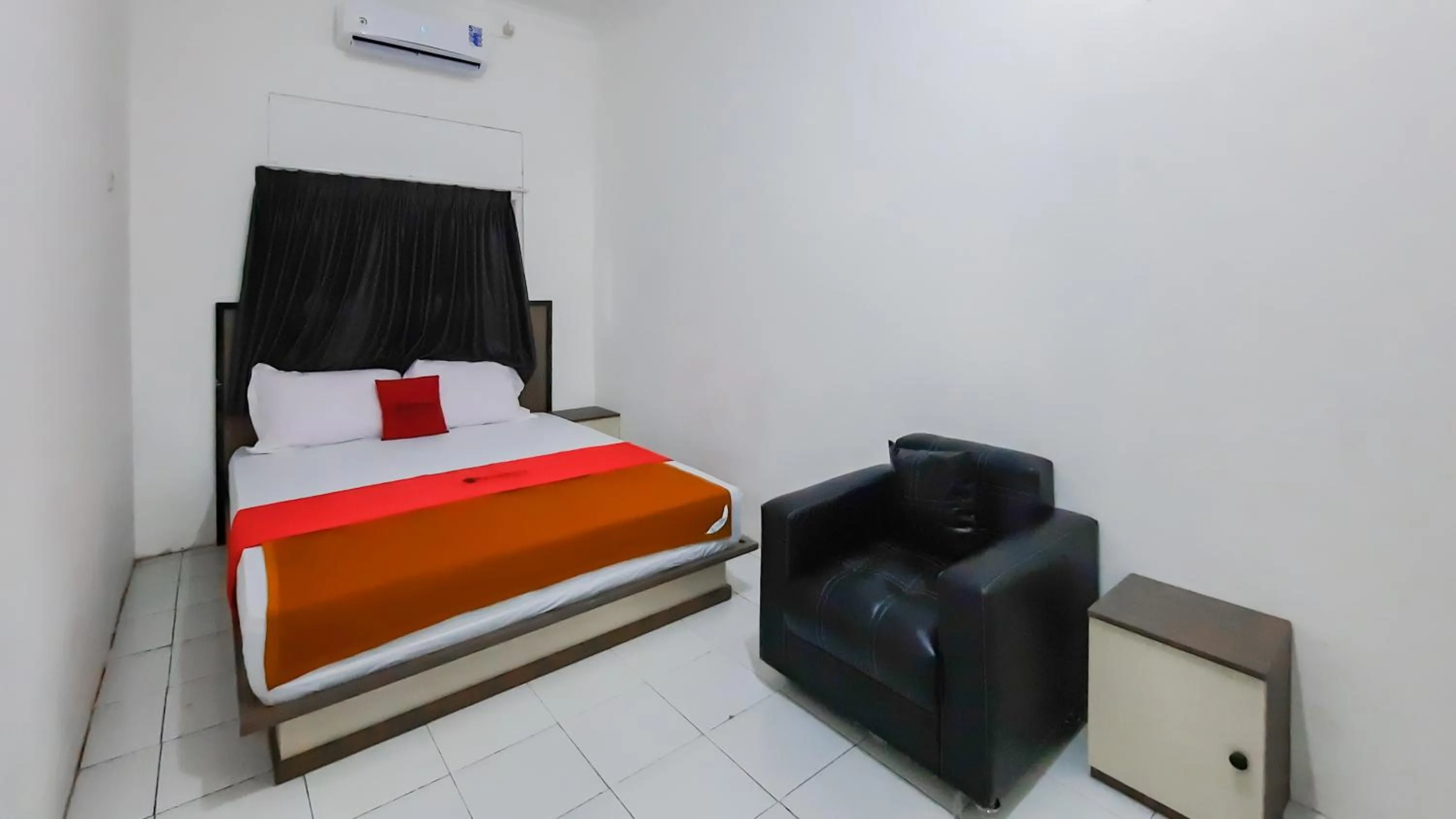 Bedroom, Bed in RedDoorz near Universitas Palangkaraya 3