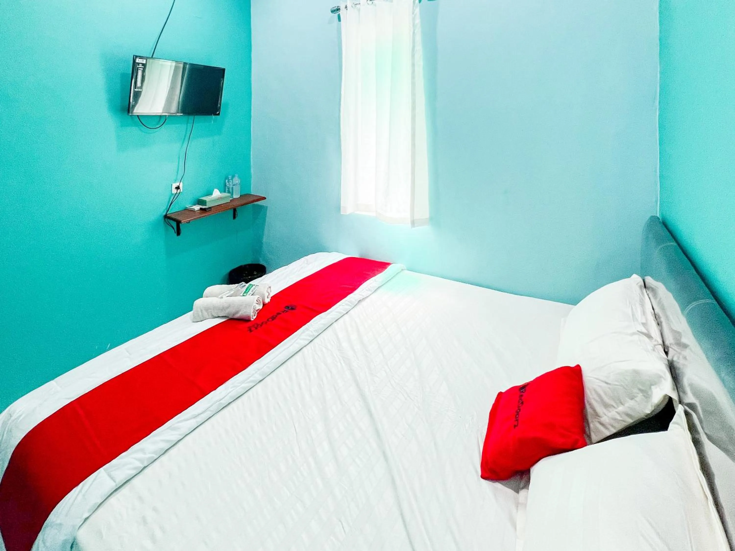 Bedroom, Bed in RedDoorz near Sunrise Mall Mojokerto