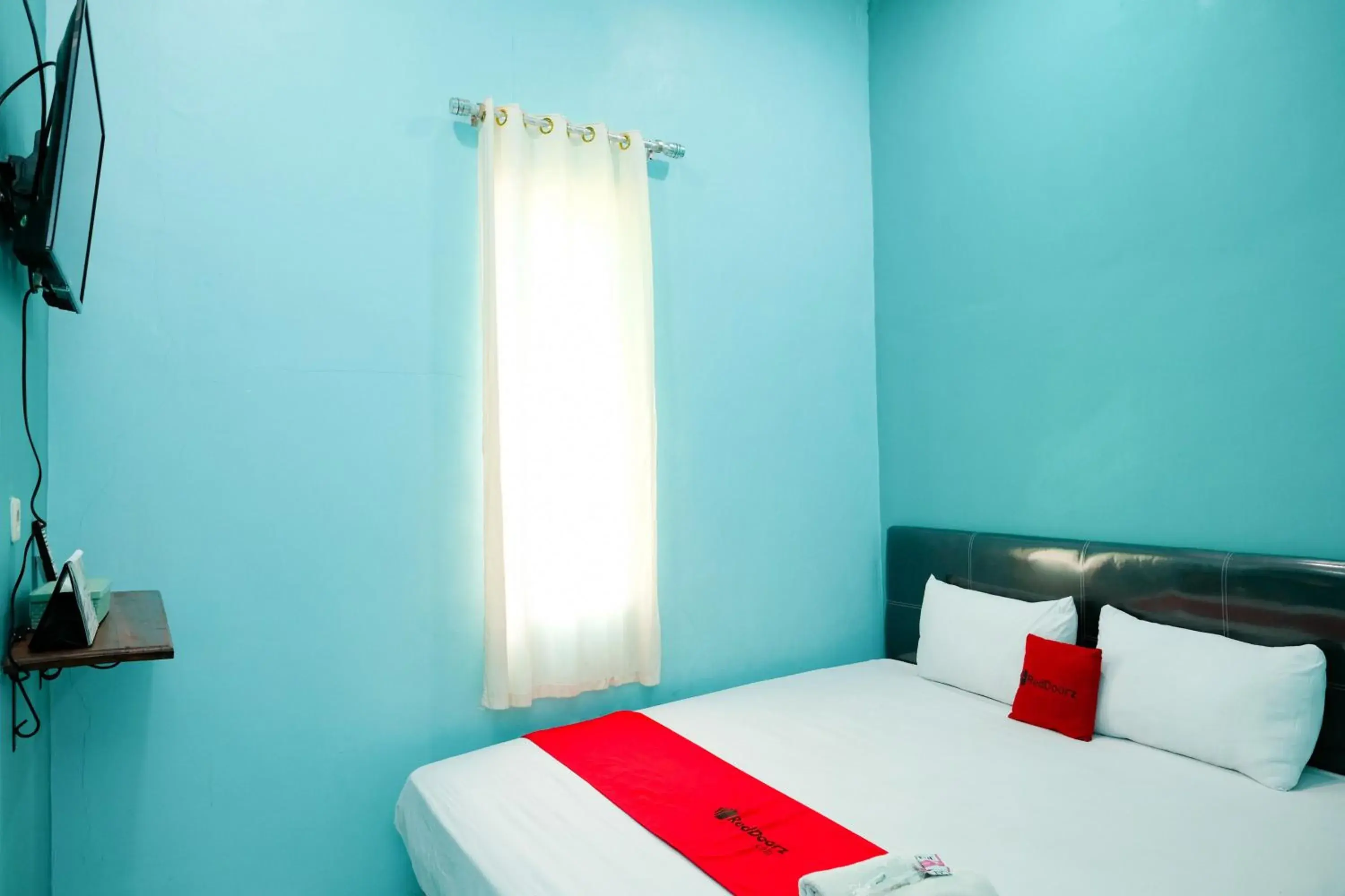 Bedroom, Bed in RedDoorz near Sunrise Mall Mojokerto Bedroom, Bed in RedDoorz near Sunrise Mall Mojokerto