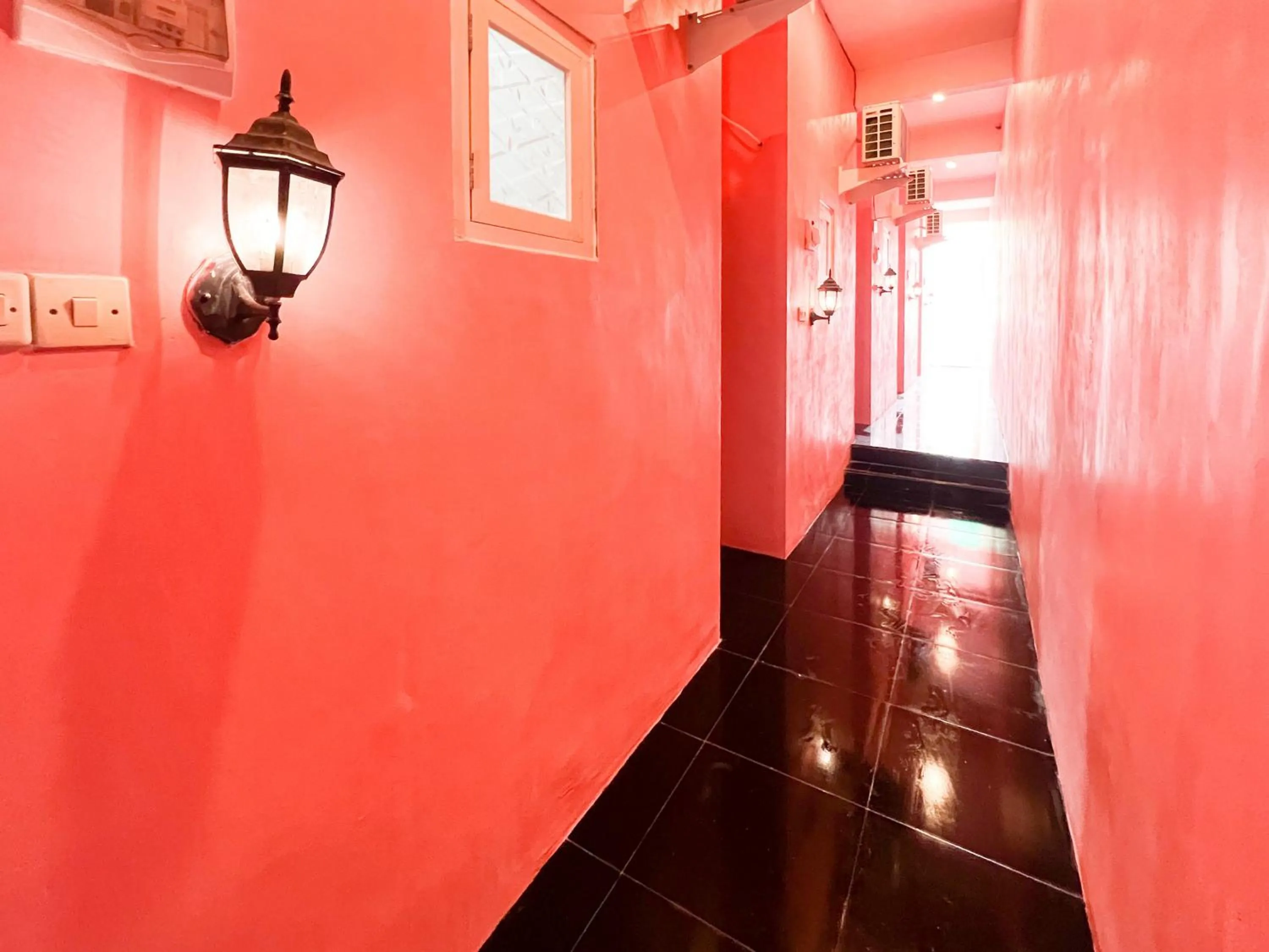 Property building in RedDoorz near Sunrise Mall Mojokerto