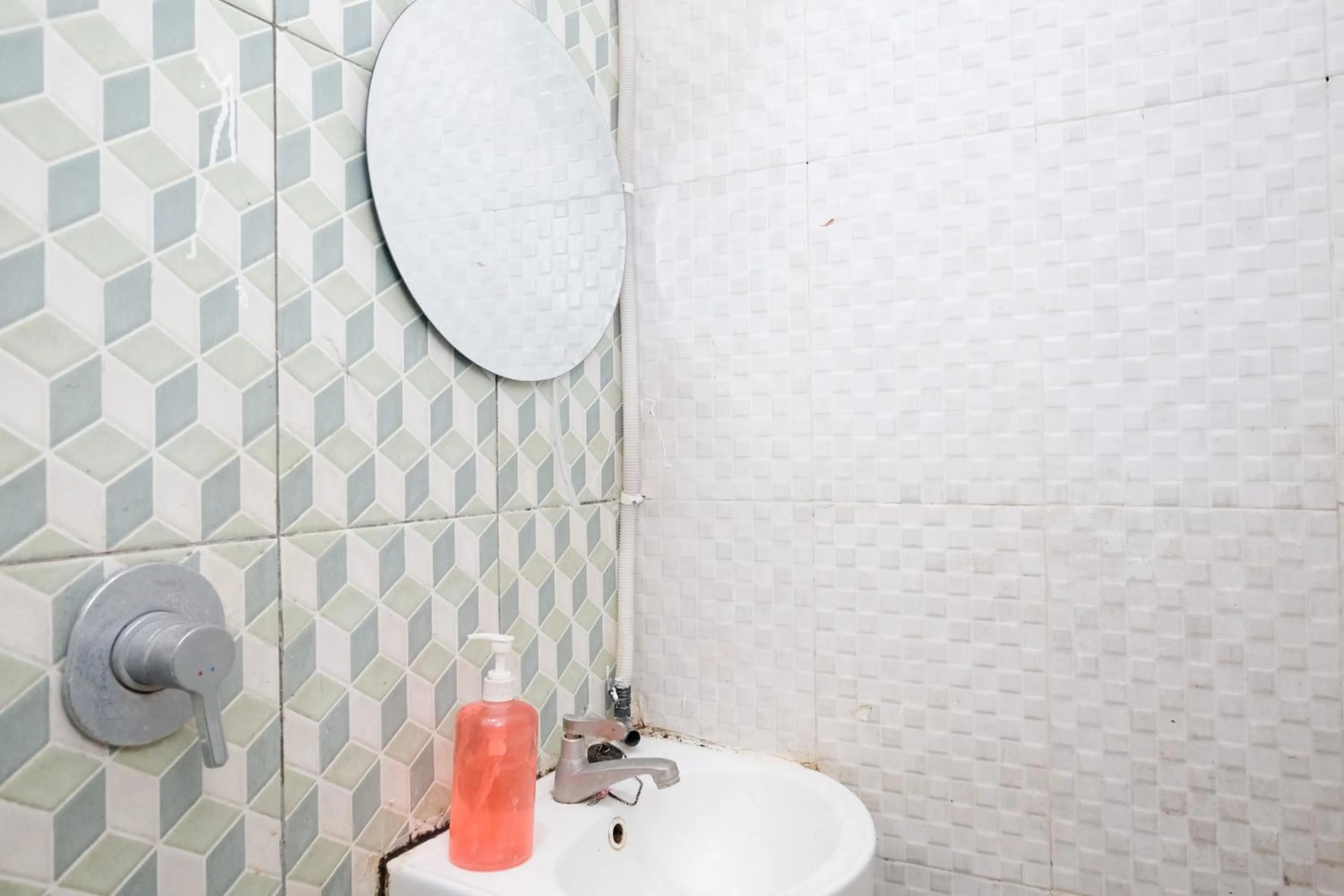 Bathroom in RedDoorz near Sunrise Mall Mojokerto