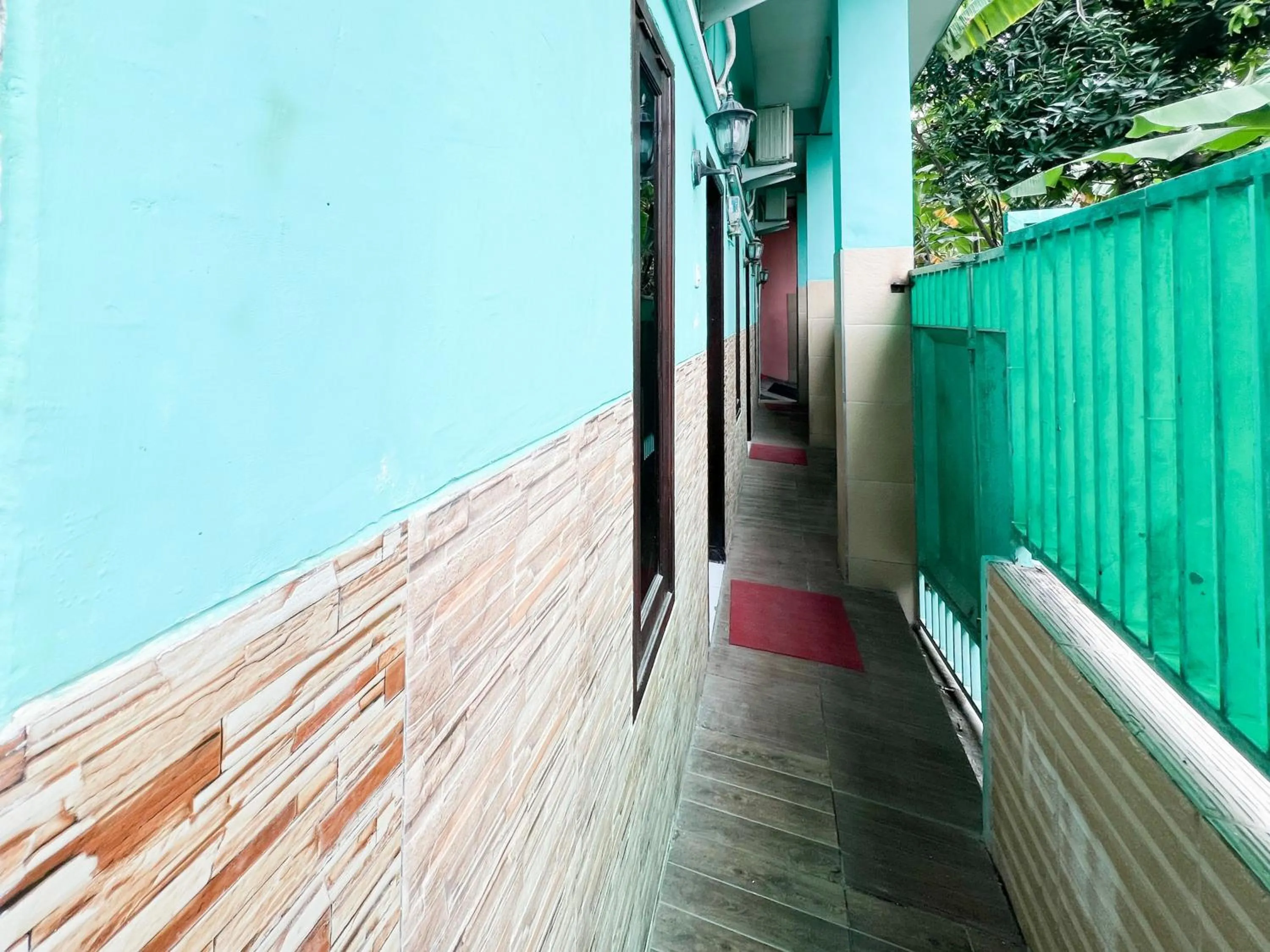 Property building in RedDoorz near Sunrise Mall Mojokerto