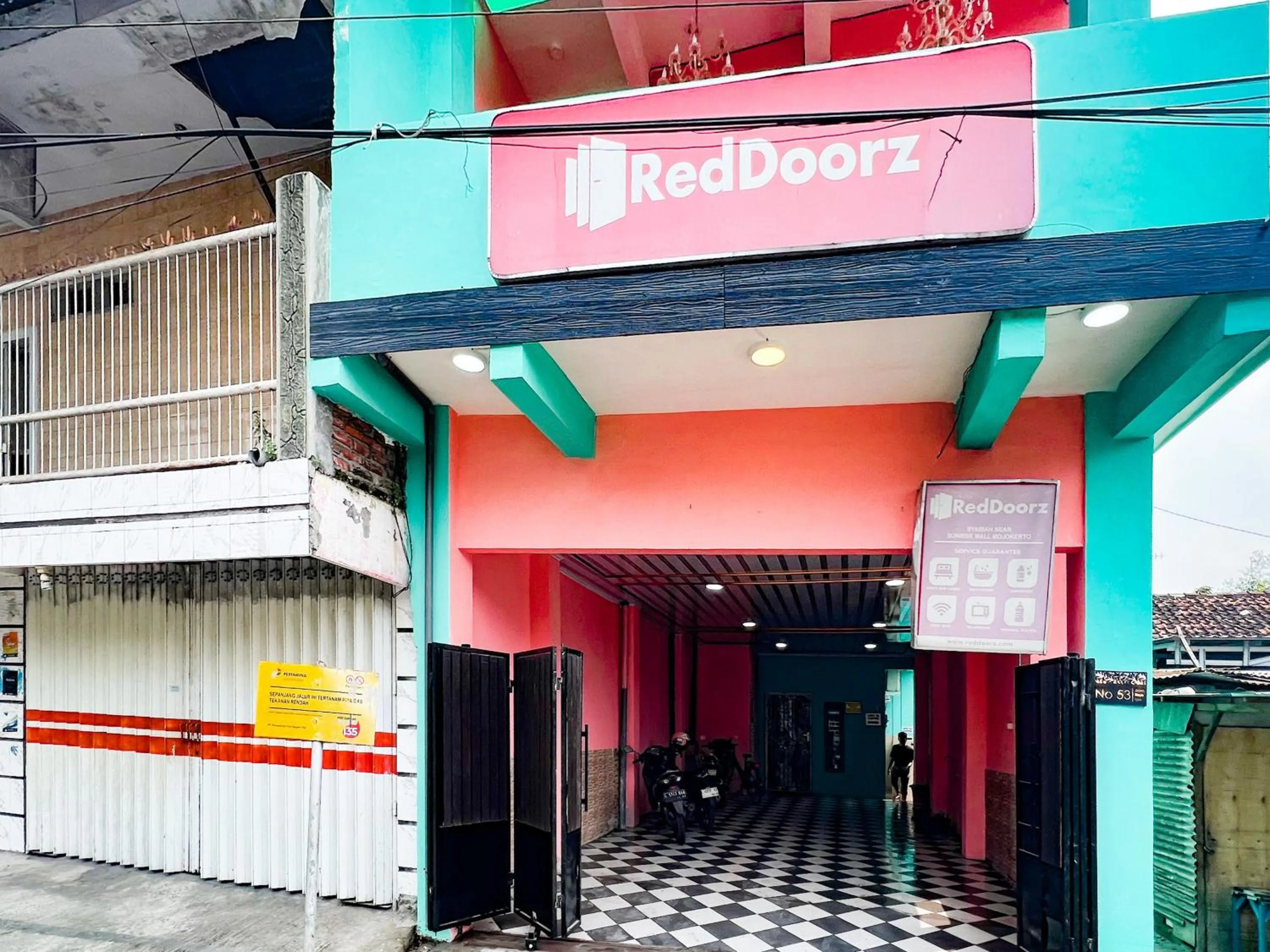 Facade/entrance in RedDoorz near Sunrise Mall Mojokerto