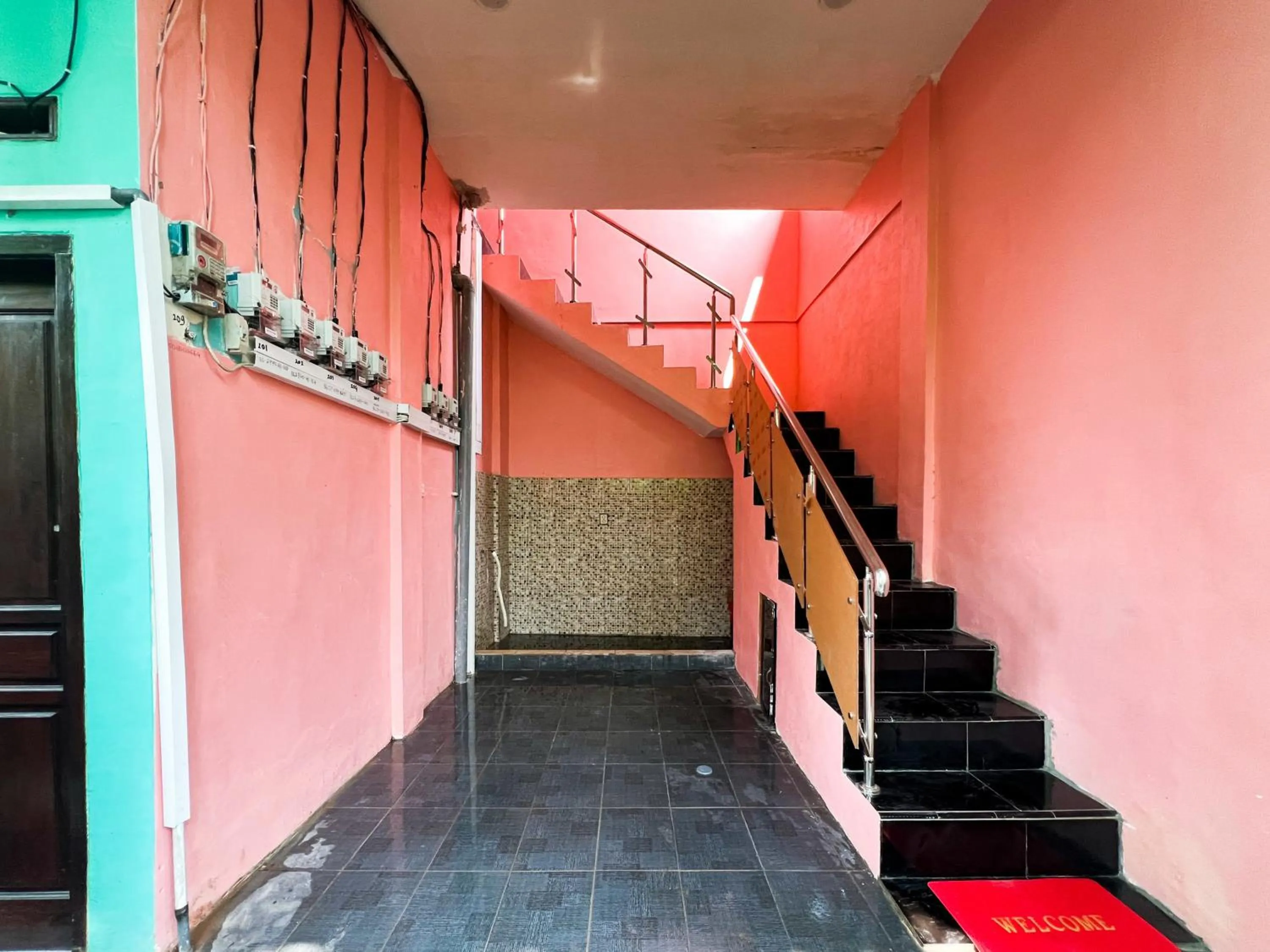 Property building in RedDoorz near Sunrise Mall Mojokerto