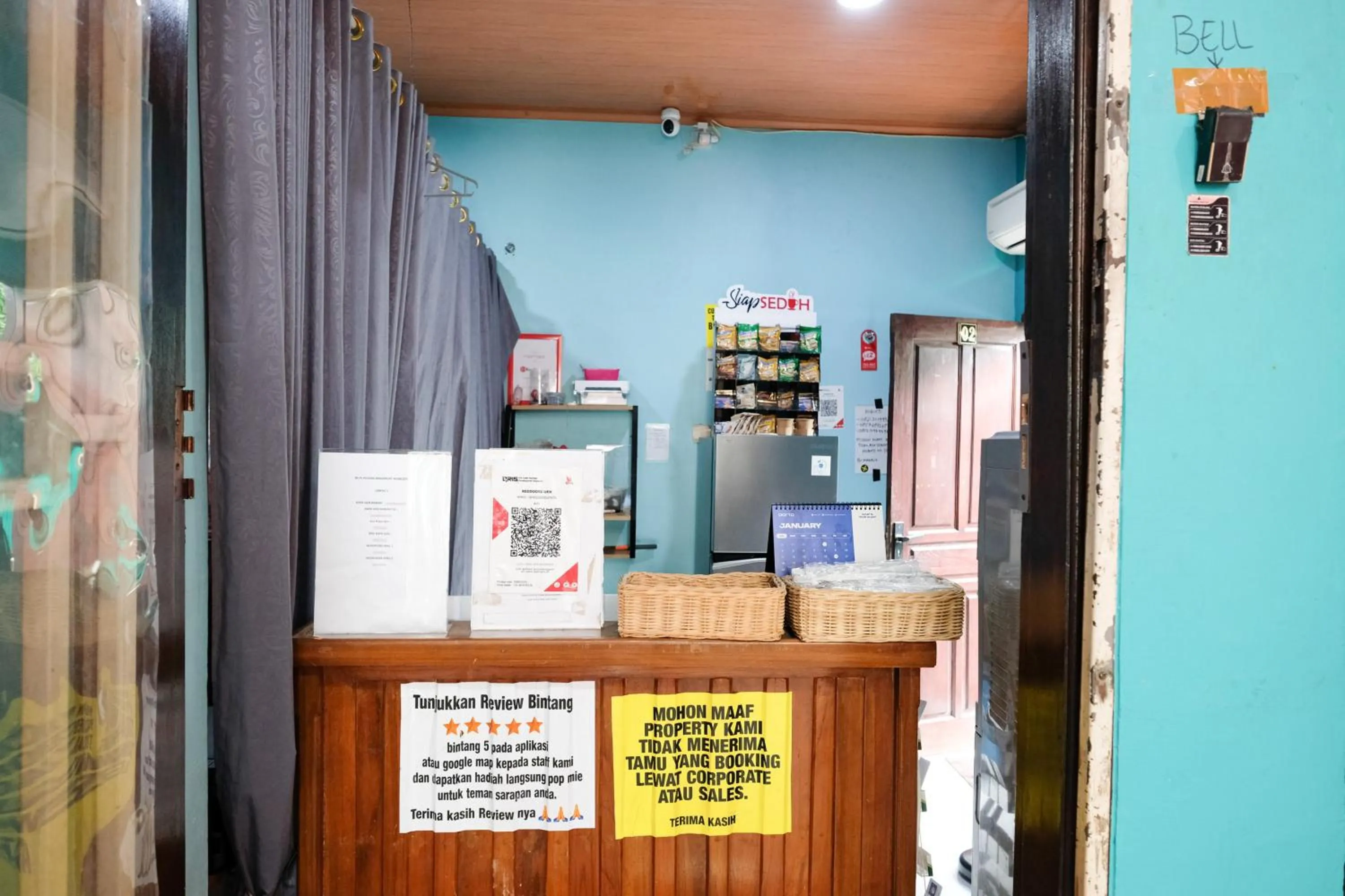 Lobby or reception in RedDoorz near Sunrise Mall Mojokerto