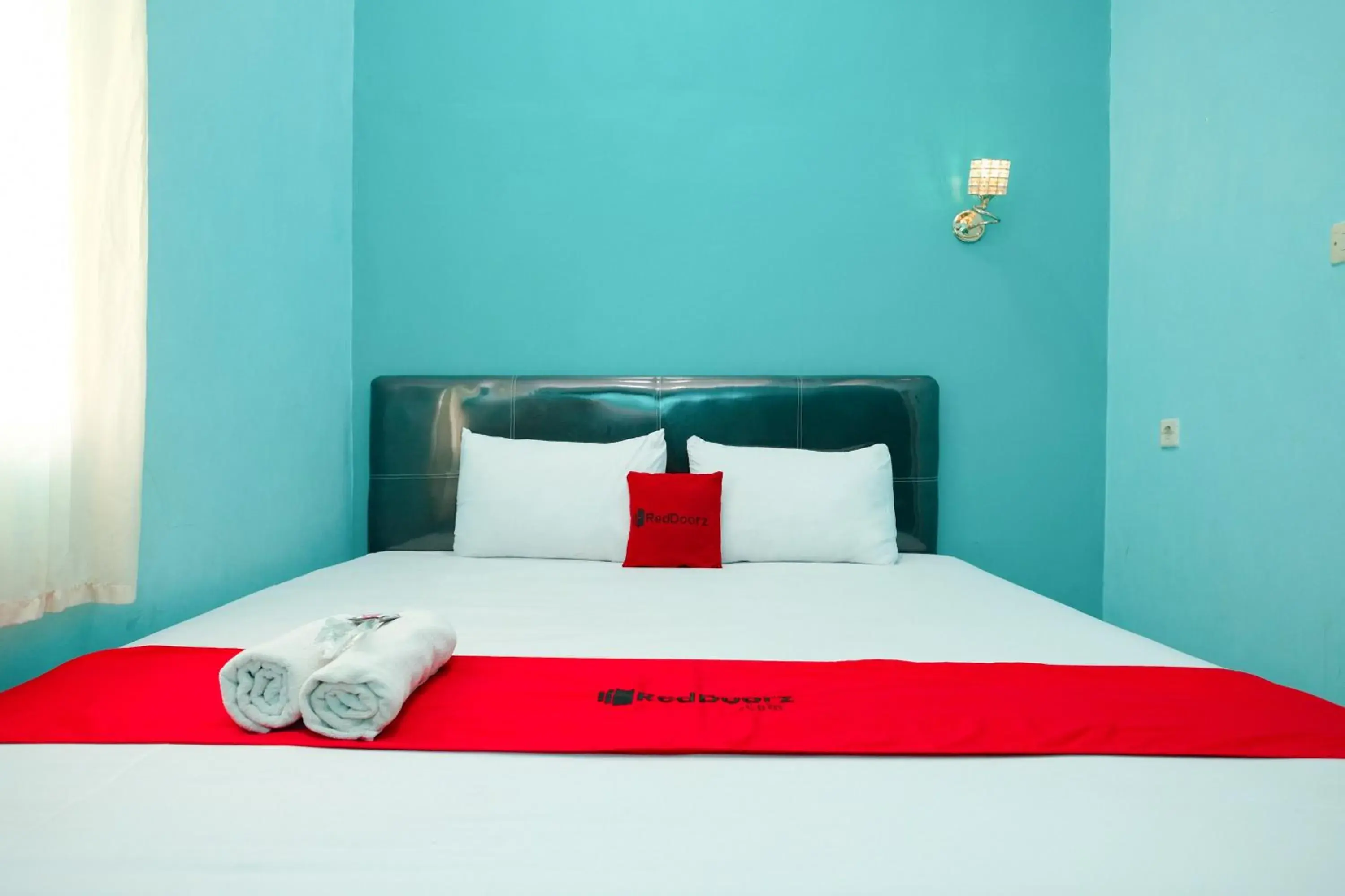Bedroom, Bed in RedDoorz near Sunrise Mall Mojokerto Bedroom, Bed in RedDoorz near Sunrise Mall Mojokerto
