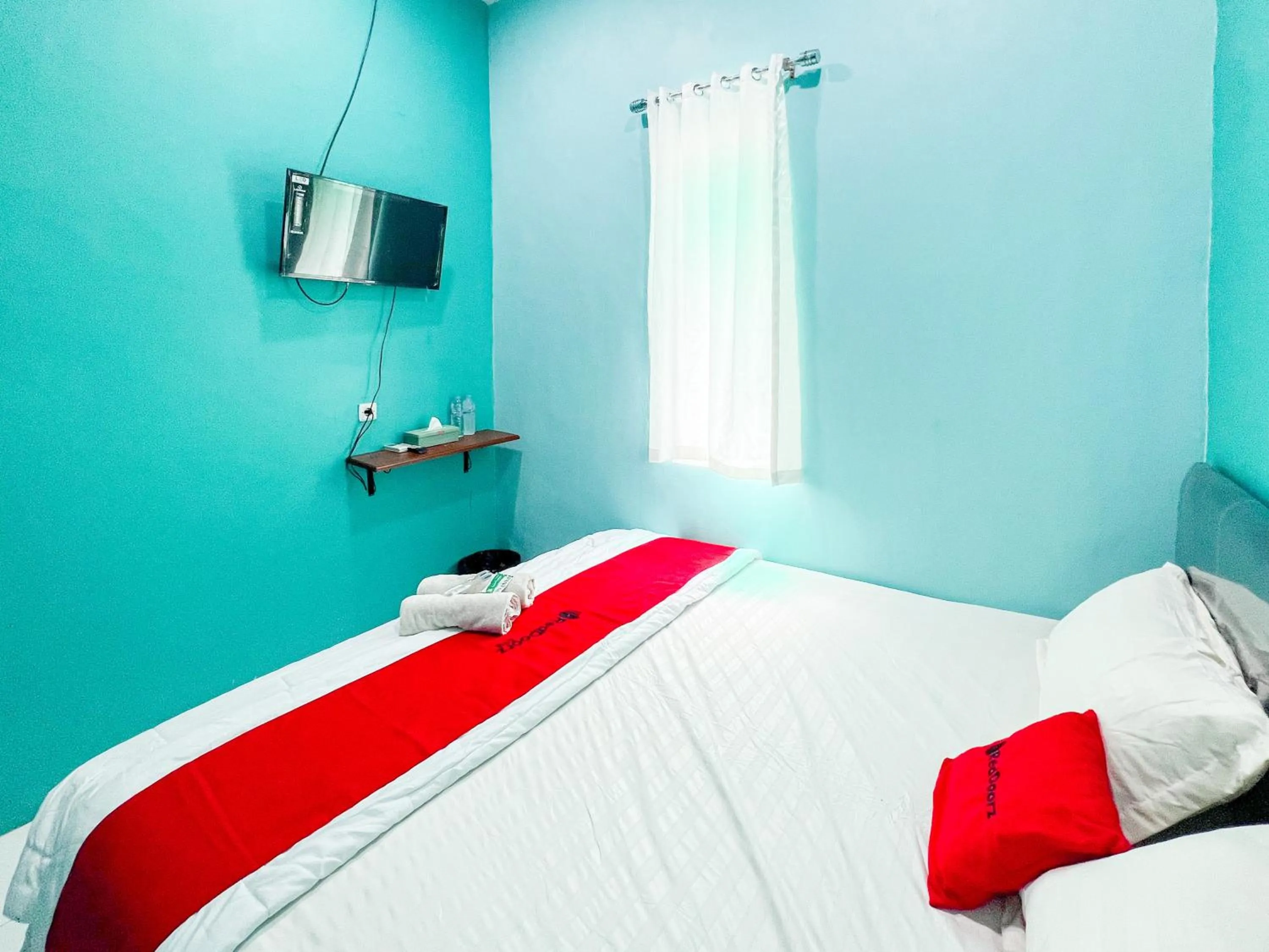 Bedroom, Bed in RedDoorz near Sunrise Mall Mojokerto
