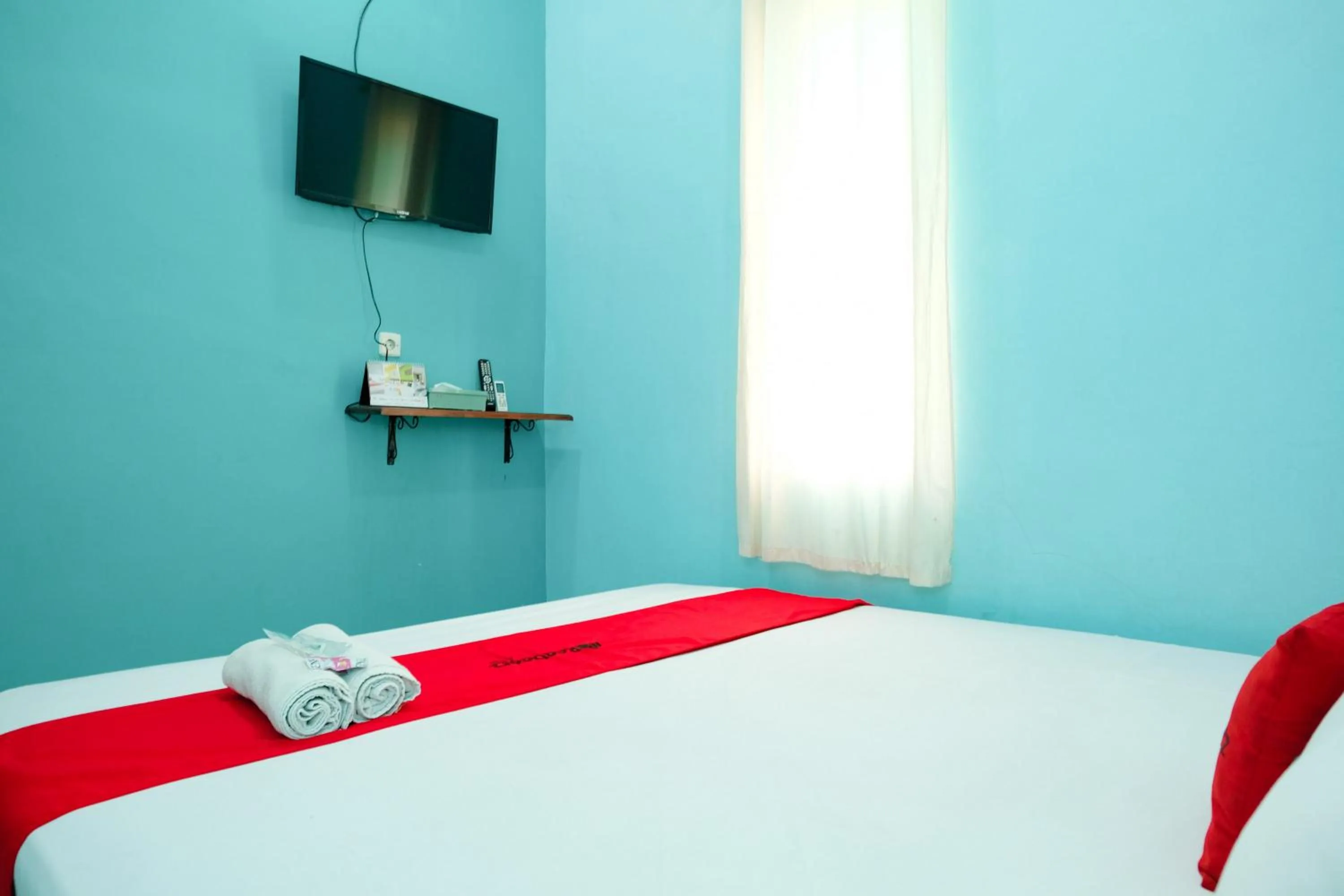 Bedroom, Bed in RedDoorz near Sunrise Mall Mojokerto