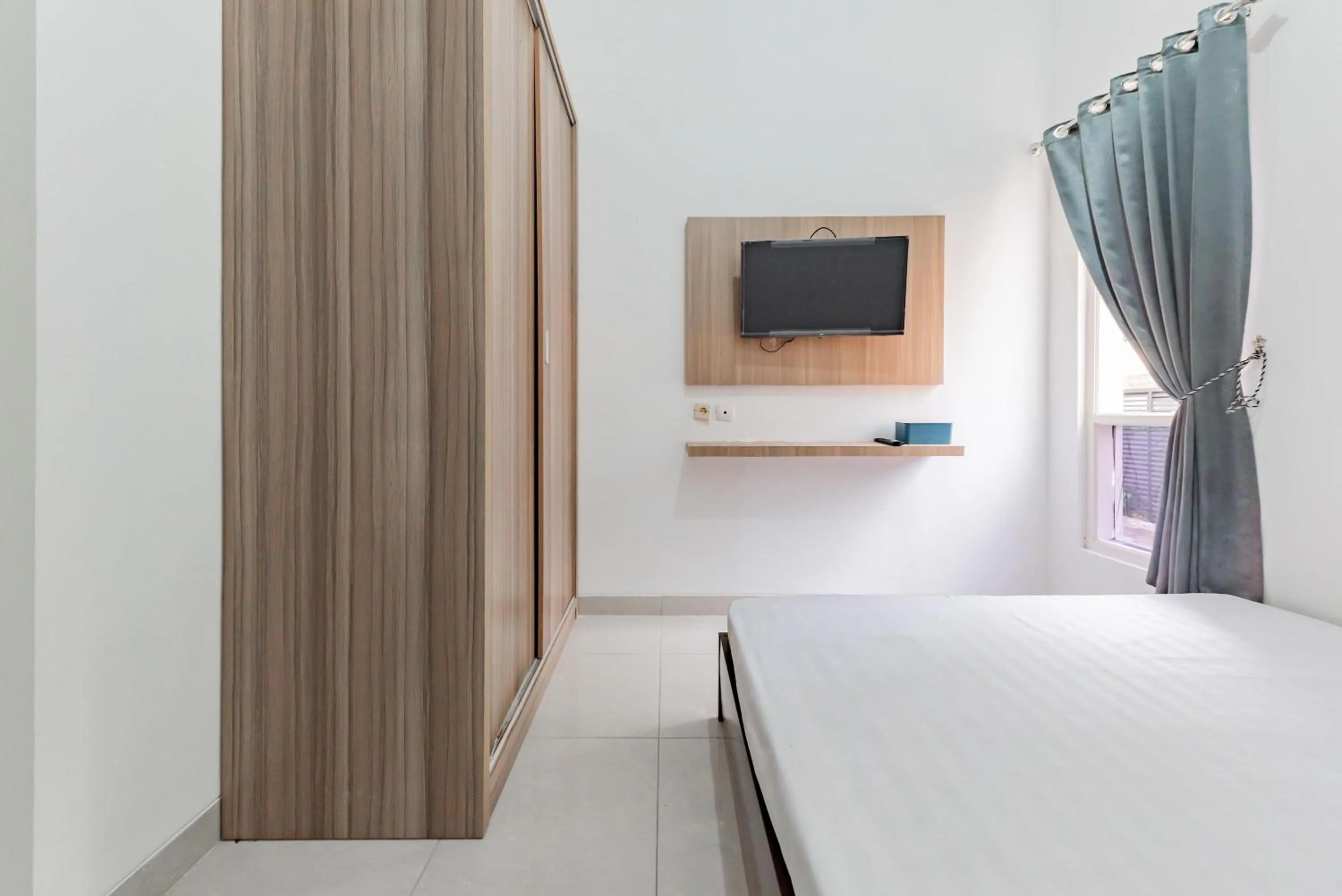 Bedroom, Bed in Urbanview Hotel Sabar Residence CSB Mall