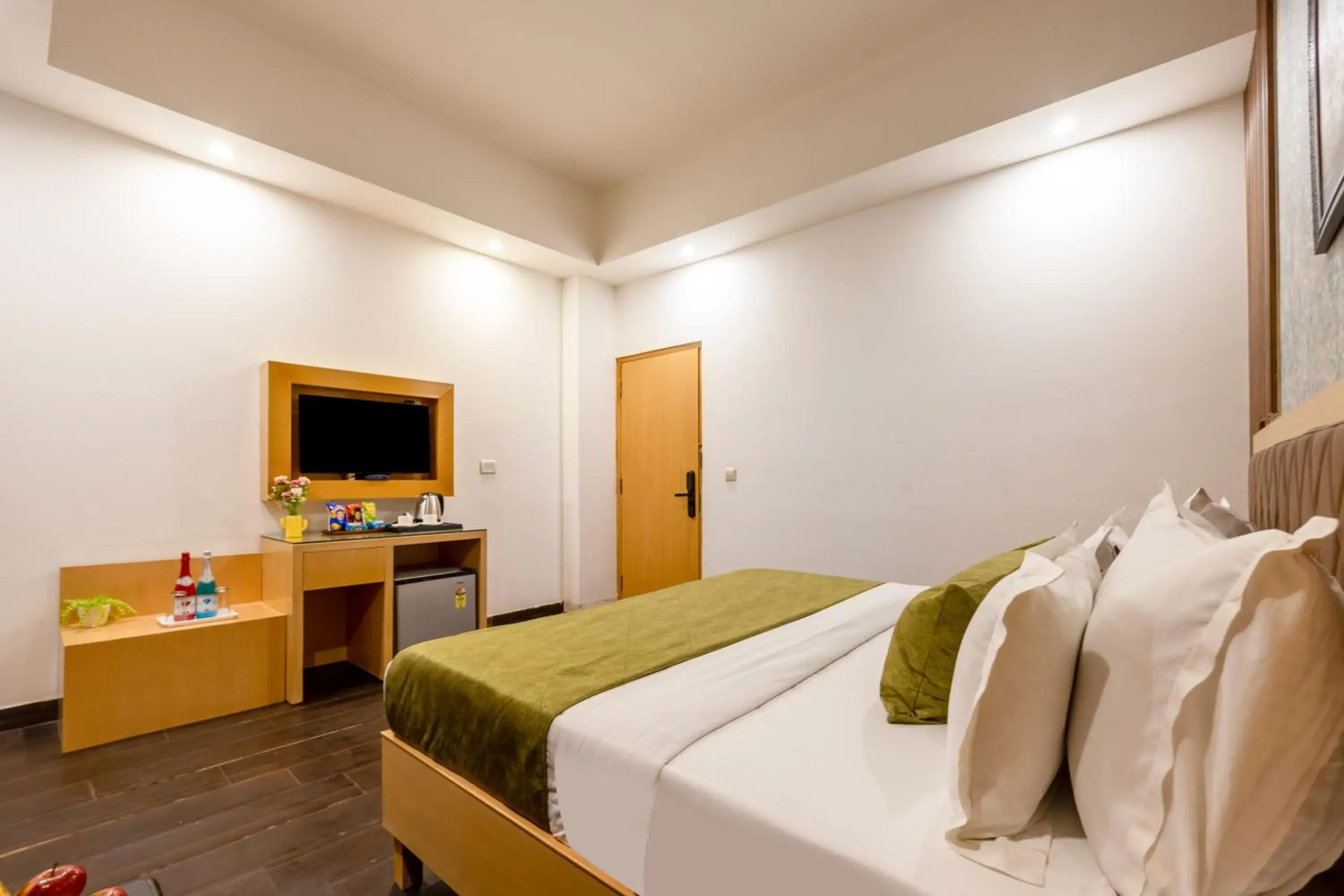 Bed in Hotel Tashree Near T3 - Free Airport Drop Bed in Hotel Tashree Near T3 - Free Airport Drop