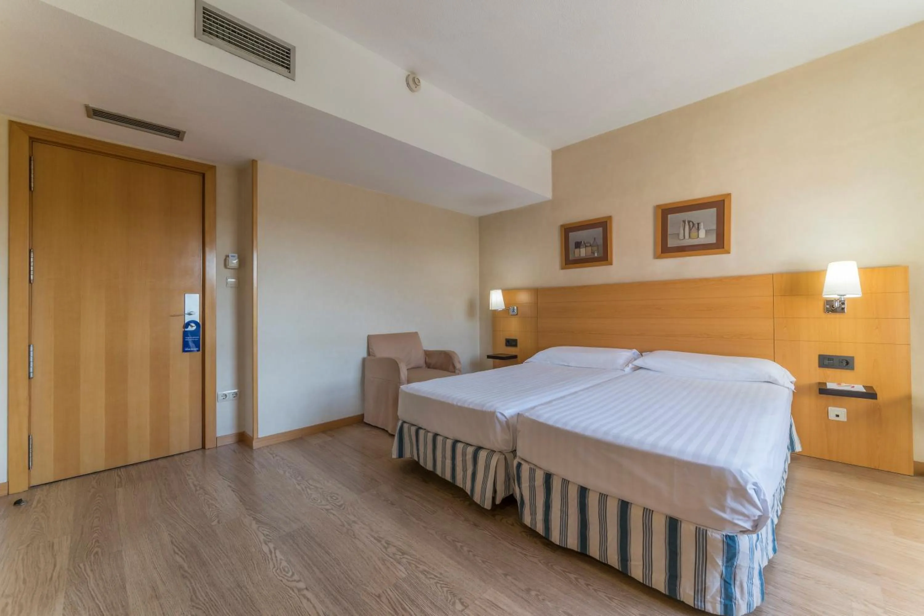 Photo of the whole room, Bed in Infanta Mercedes