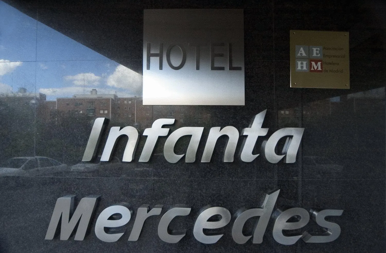 Facade/entrance in Infanta Mercedes