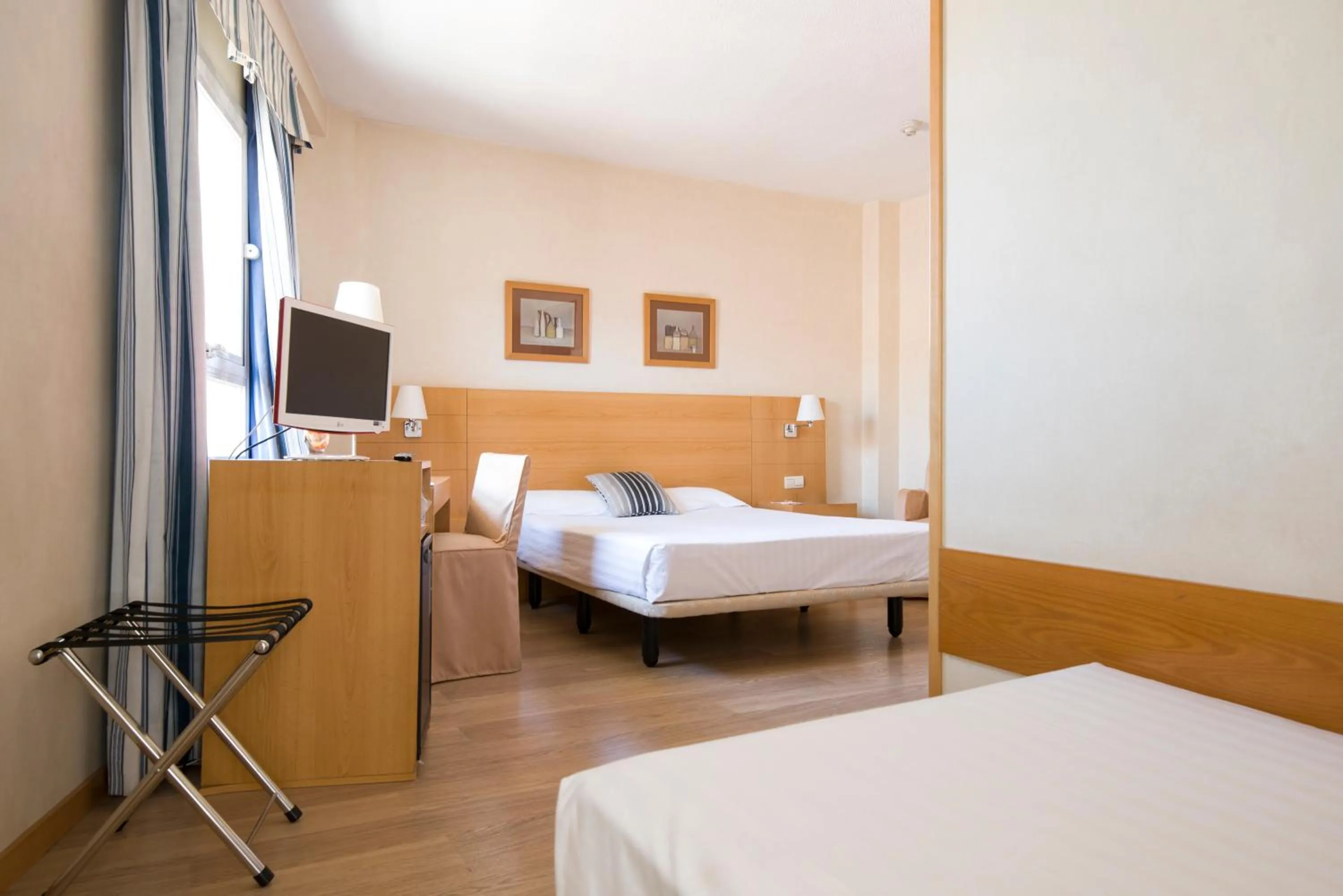 Photo of the whole room, Bed in Infanta Mercedes