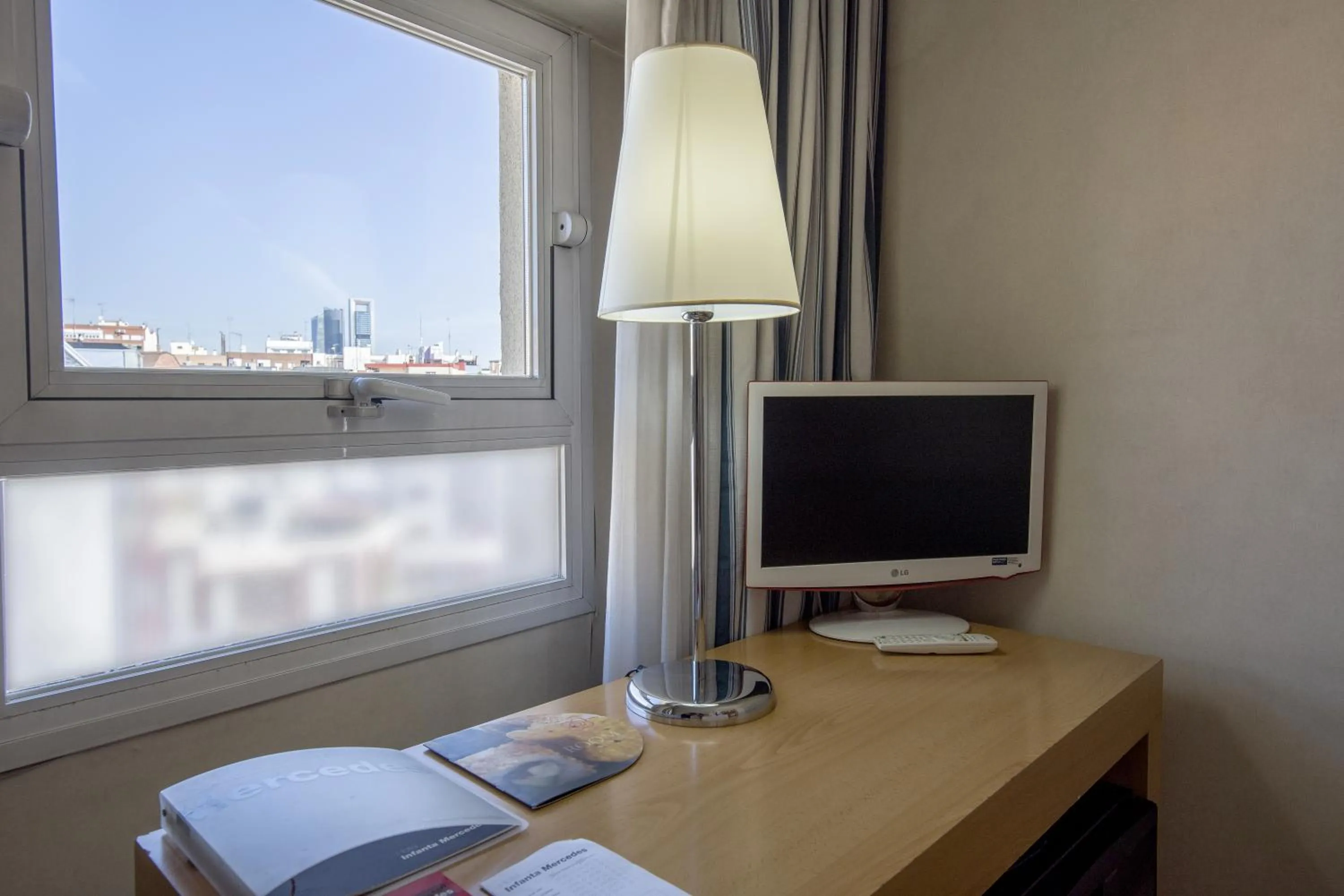 Photo of the whole room, Bed in Infanta Mercedes