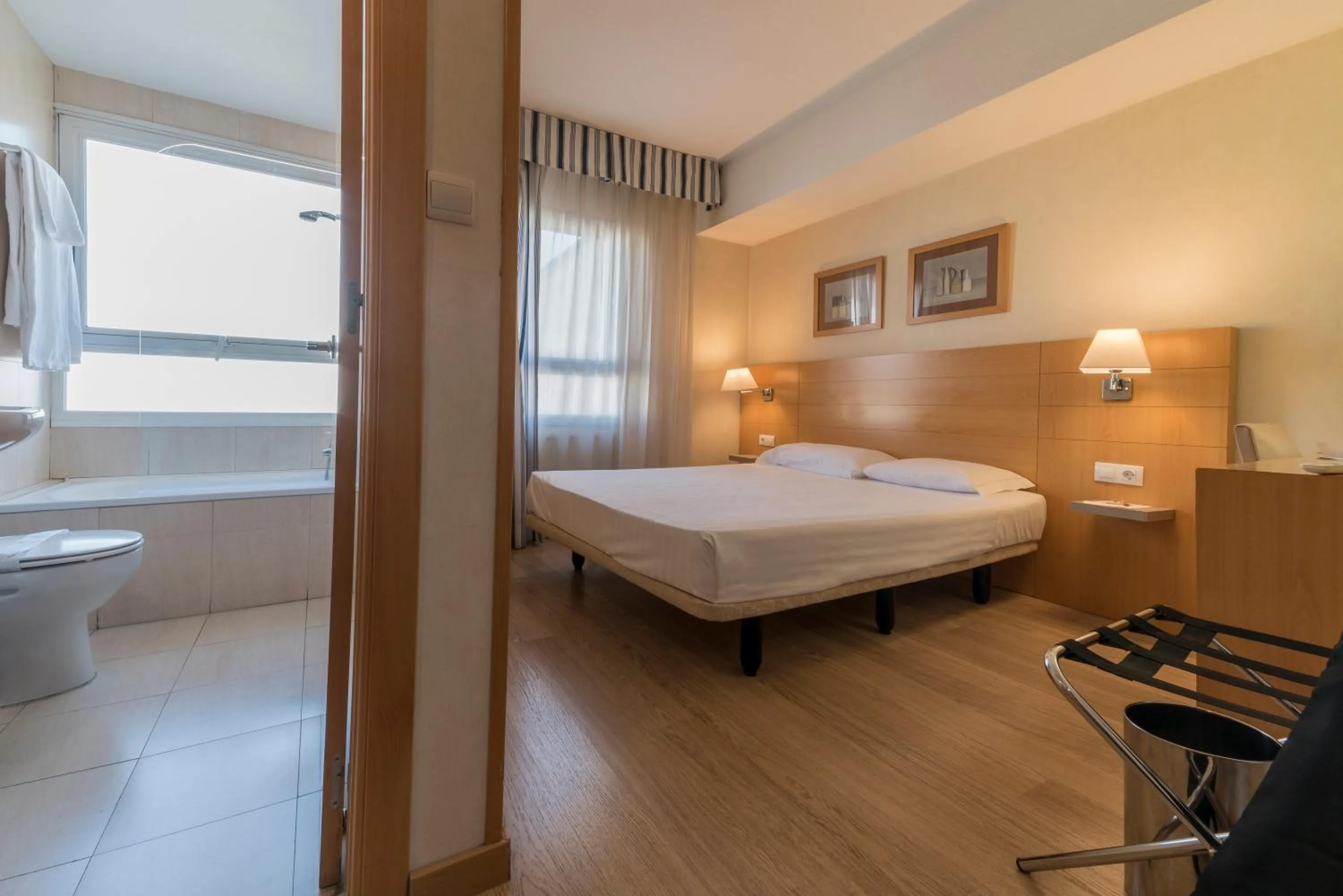 Photo of the whole room, Bed in Infanta Mercedes