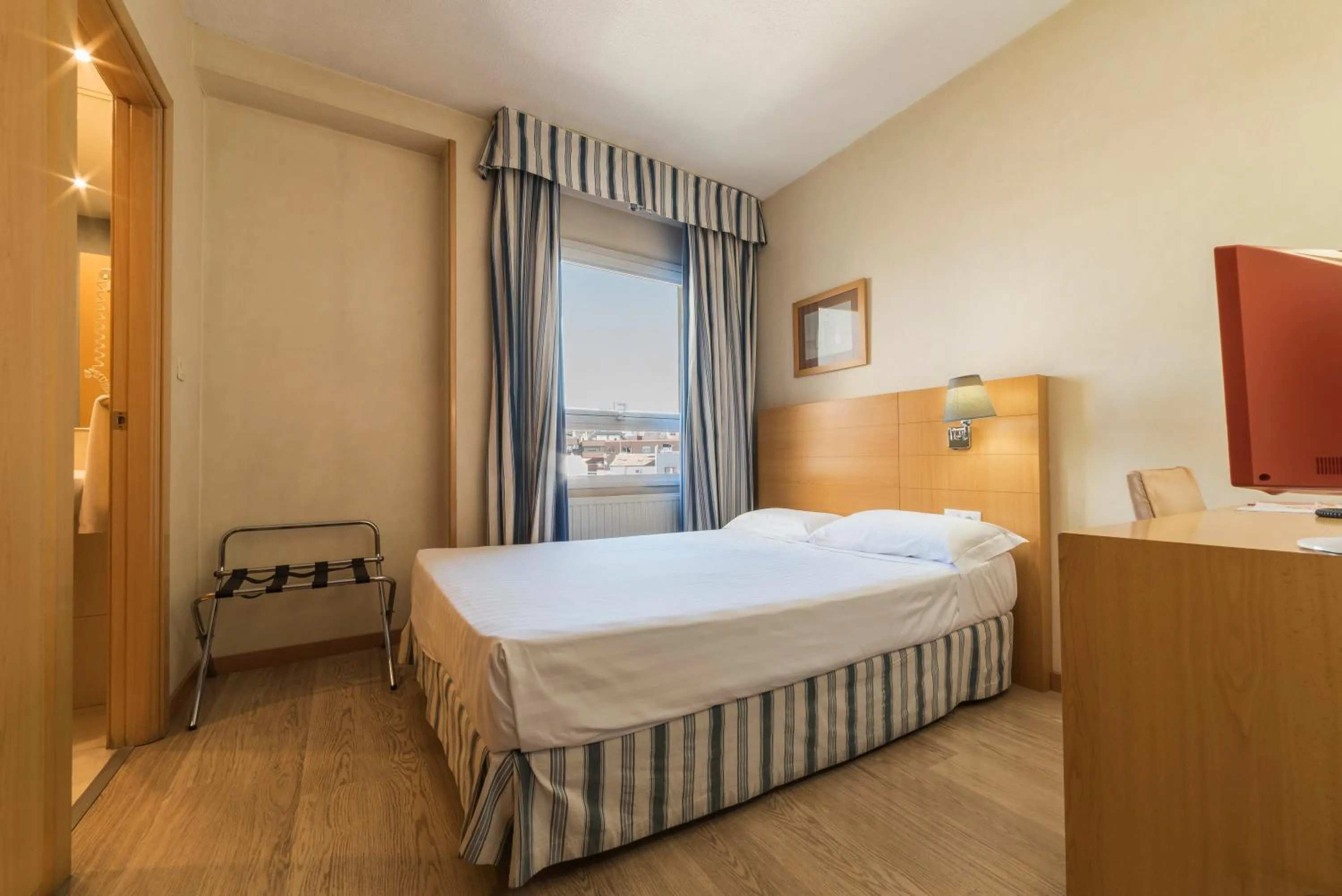 Photo of the whole room, Bed in Infanta Mercedes