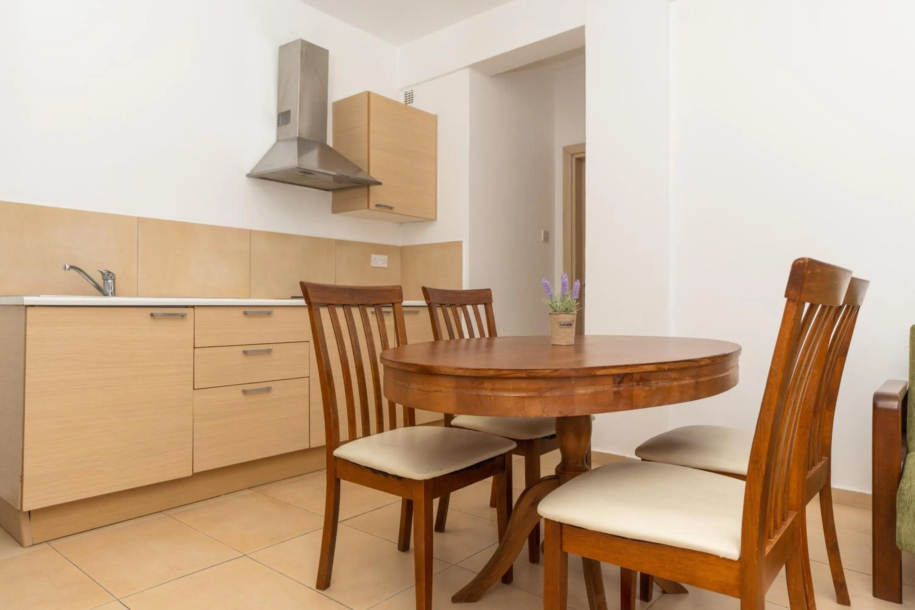 Dining area in Flora Hotel Apartments