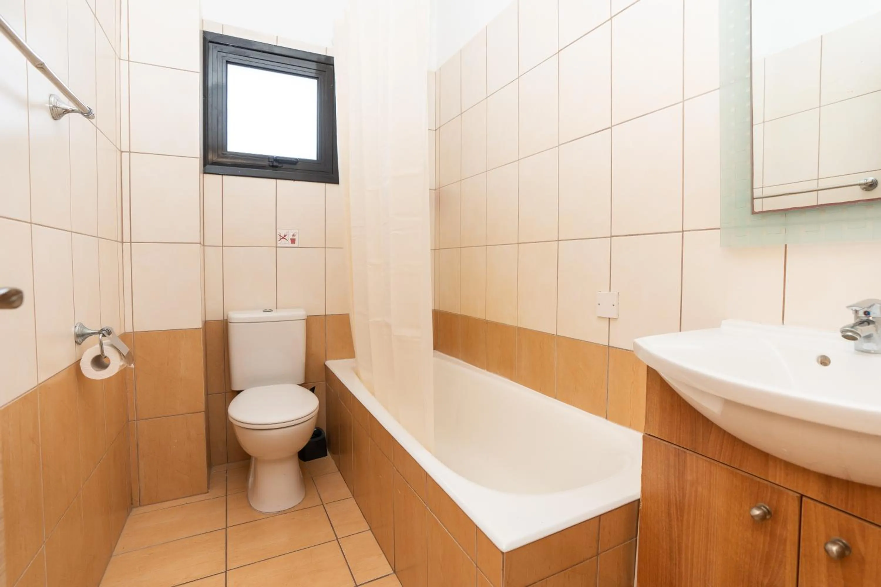 Bathroom in Flora Hotel Apartments