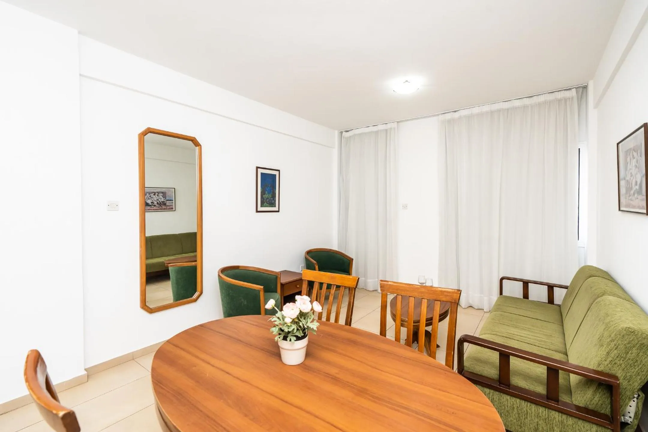 Living room in Flora Hotel Apartments