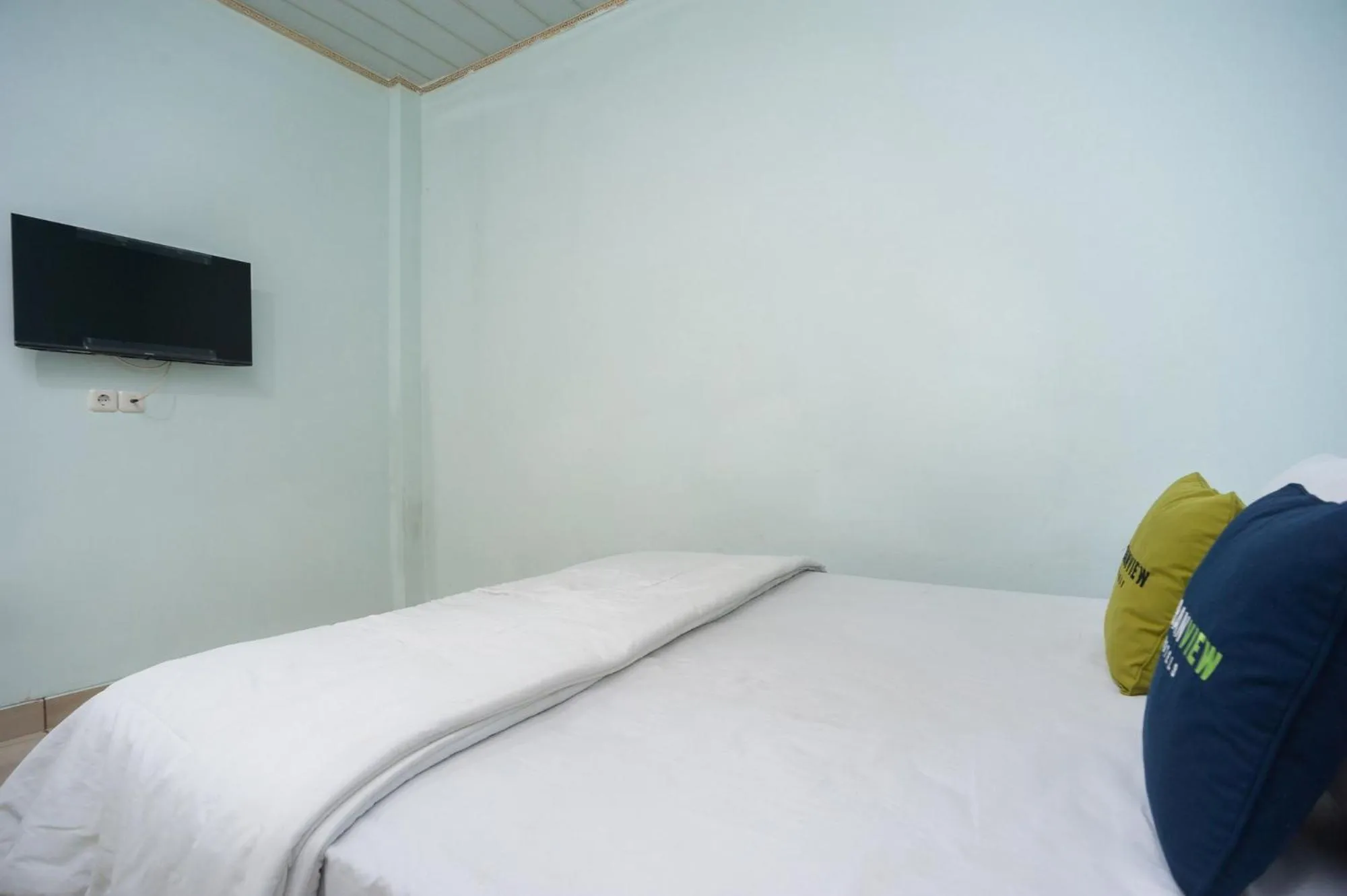 Bed in Urbanview My Home Ciracas by RedDoorz