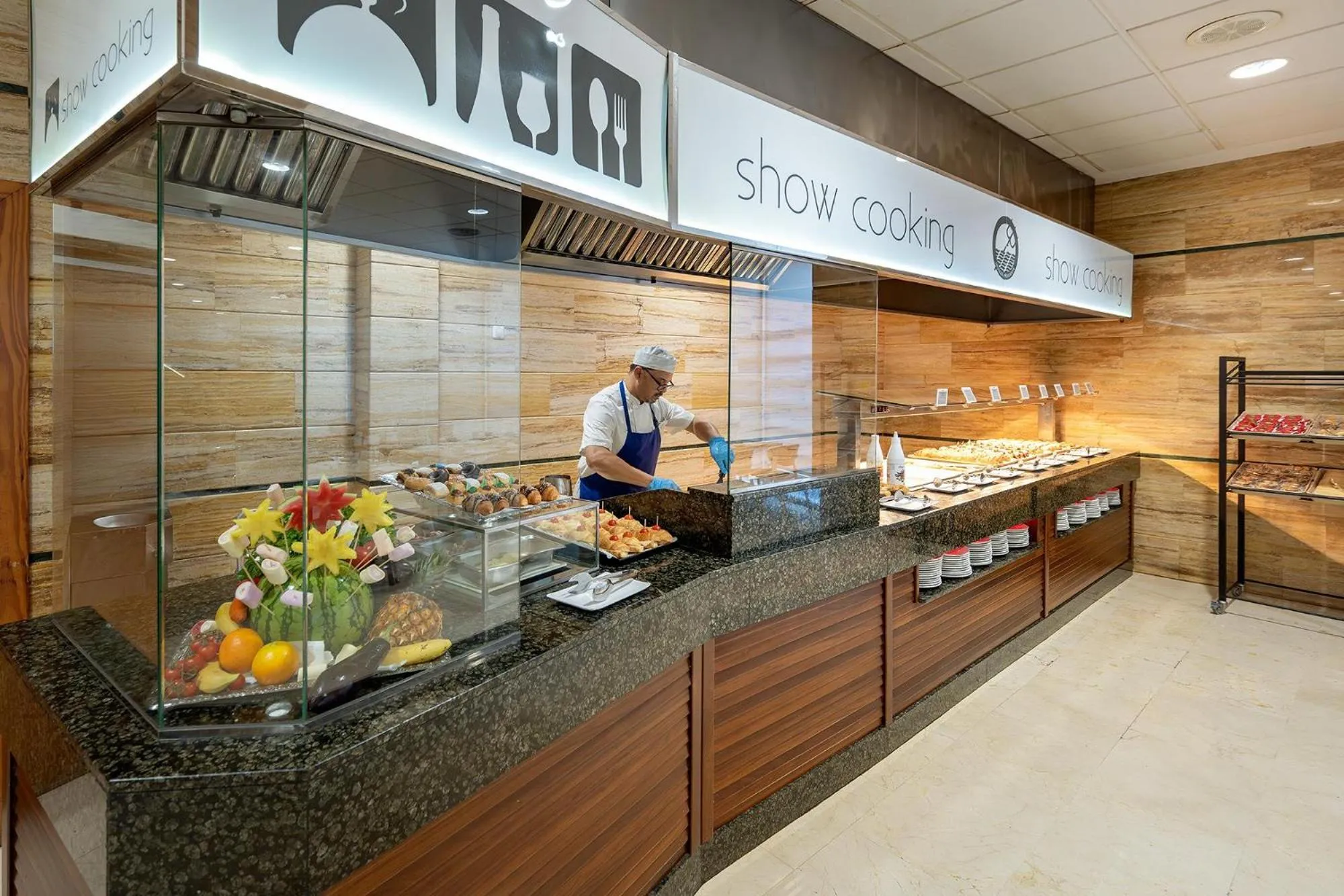 Restaurant/places to eat in Poseidon Resort