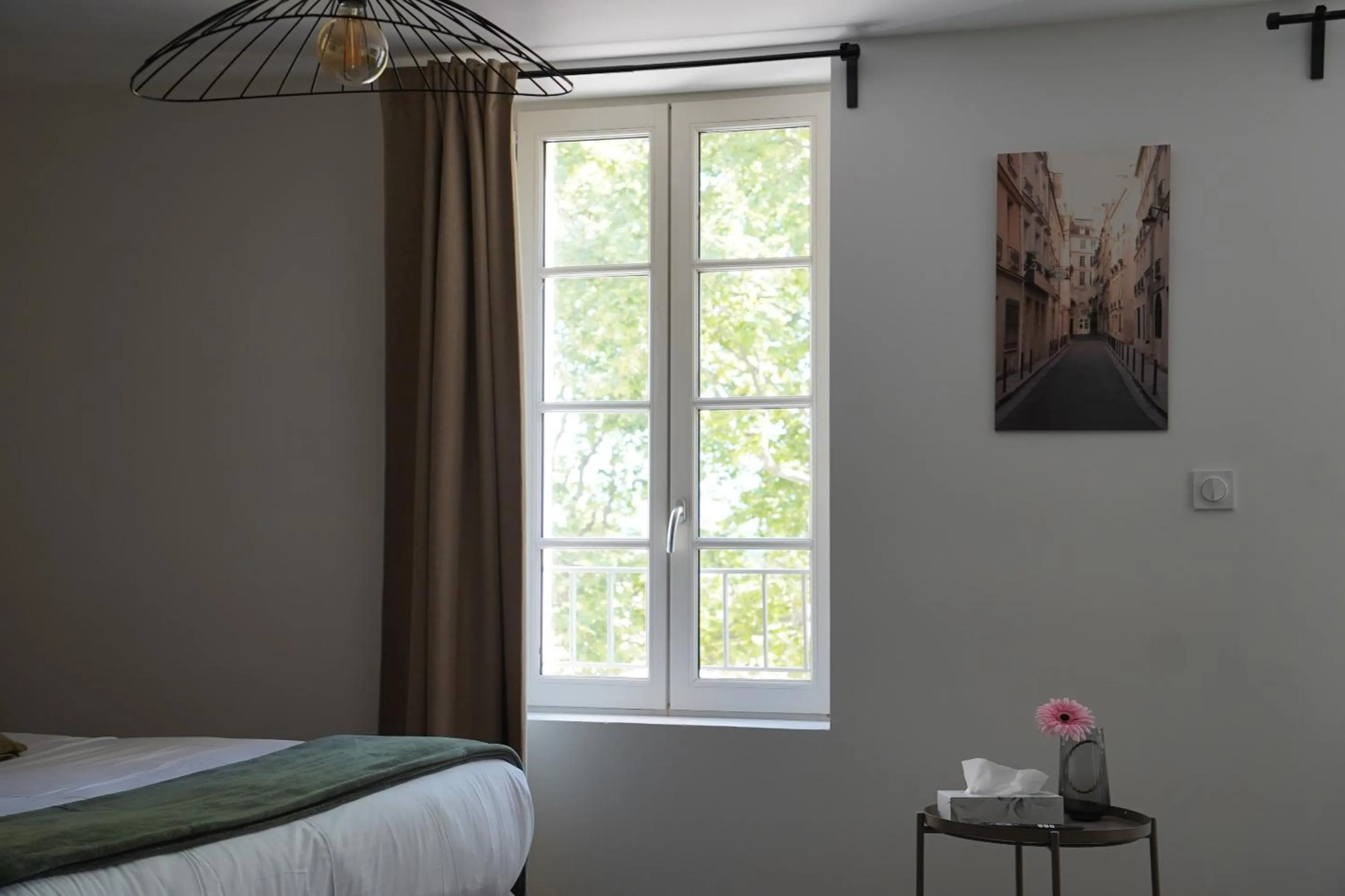 Bedroom, Bed in SOUS LES PLATANES