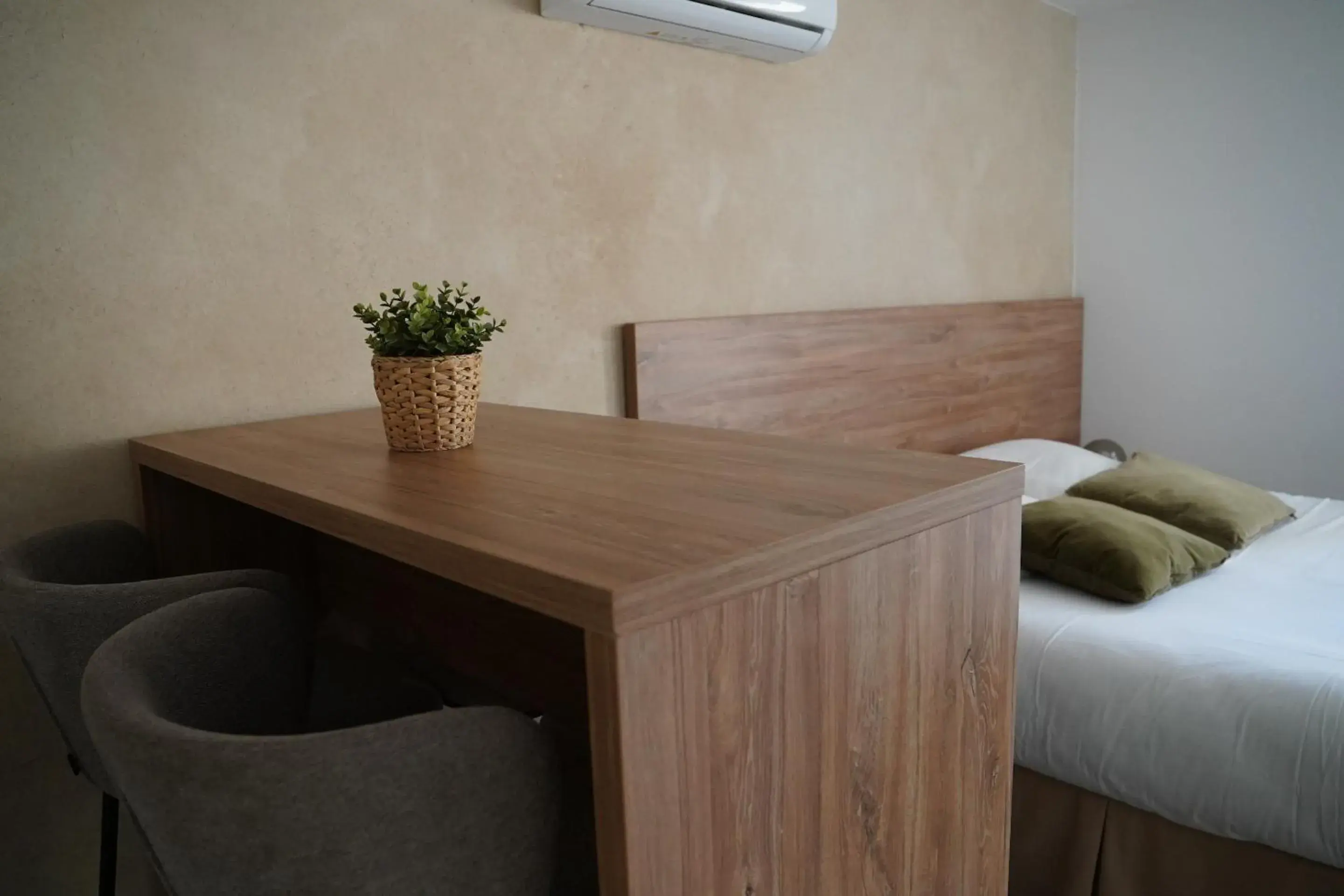 Bedroom, Bed in SOUS LES PLATANES Bedroom, Bed in SOUS LES PLATANES