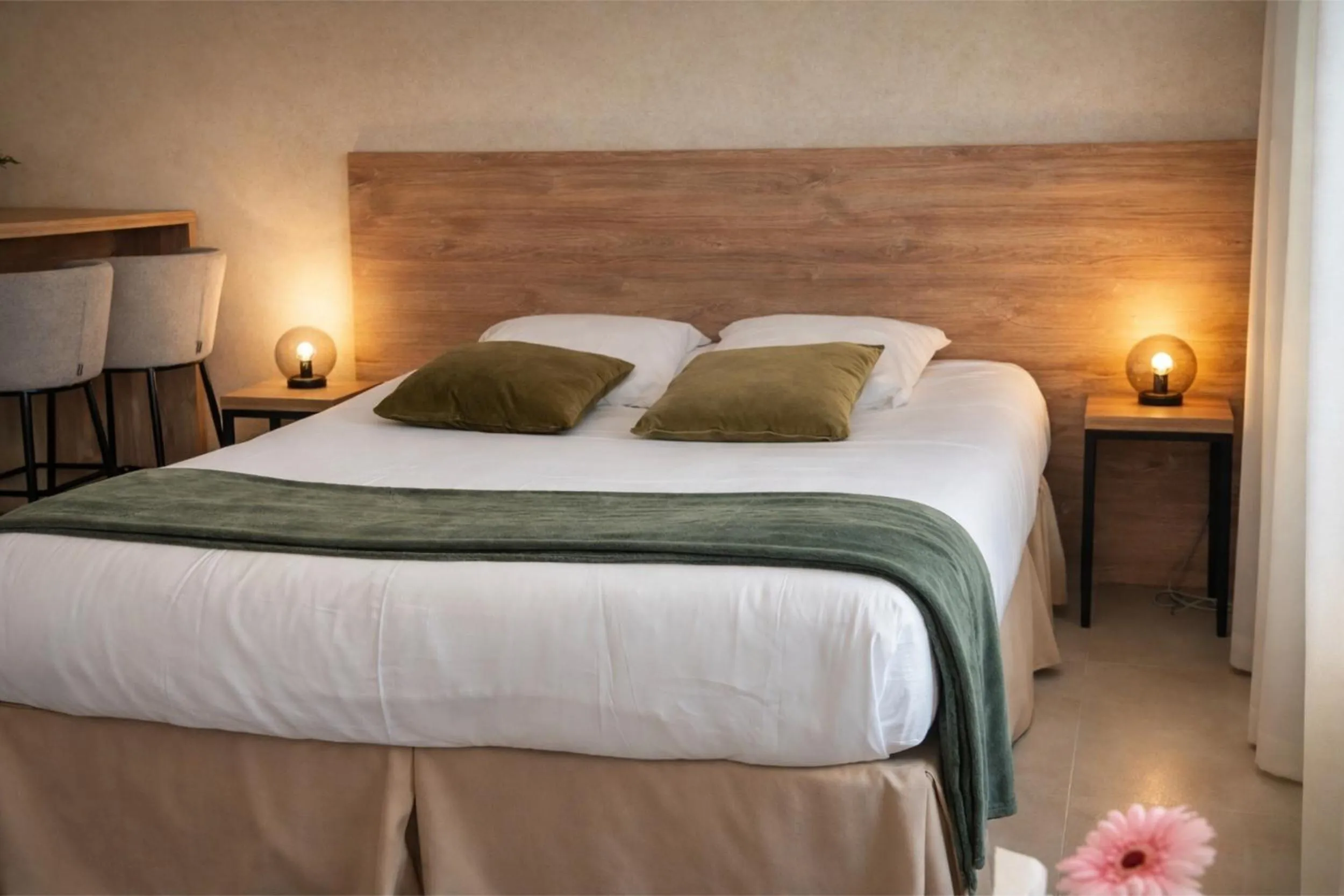 Bedroom, Bed in SOUS LES PLATANES