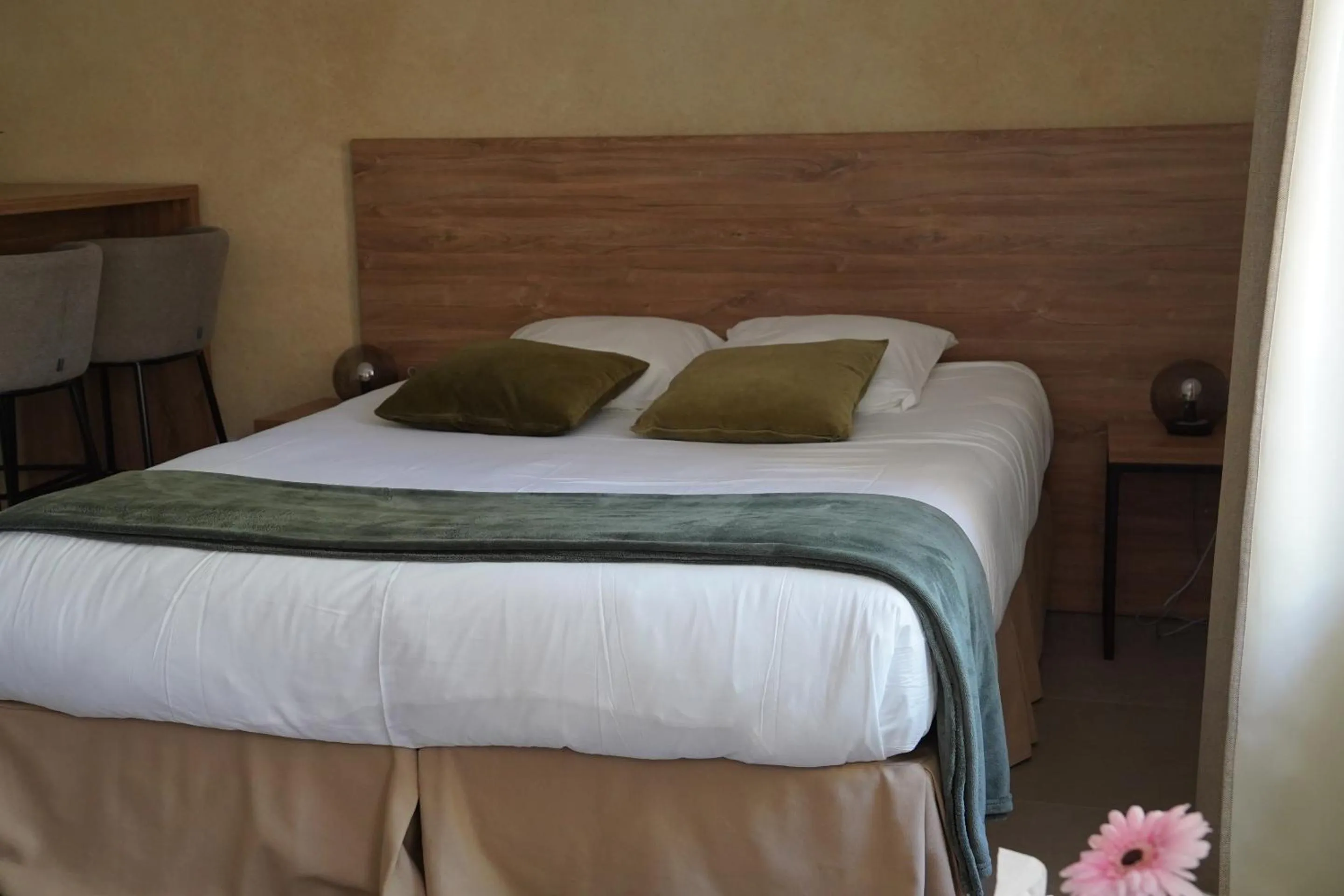 Bedroom, Bed in SOUS LES PLATANES