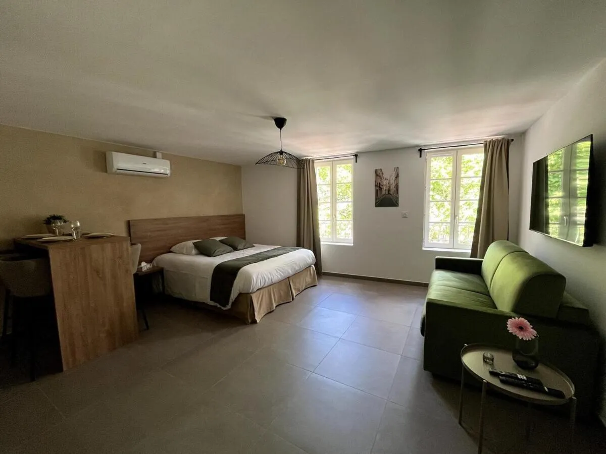 Bedroom, Bed in SOUS LES PLATANES