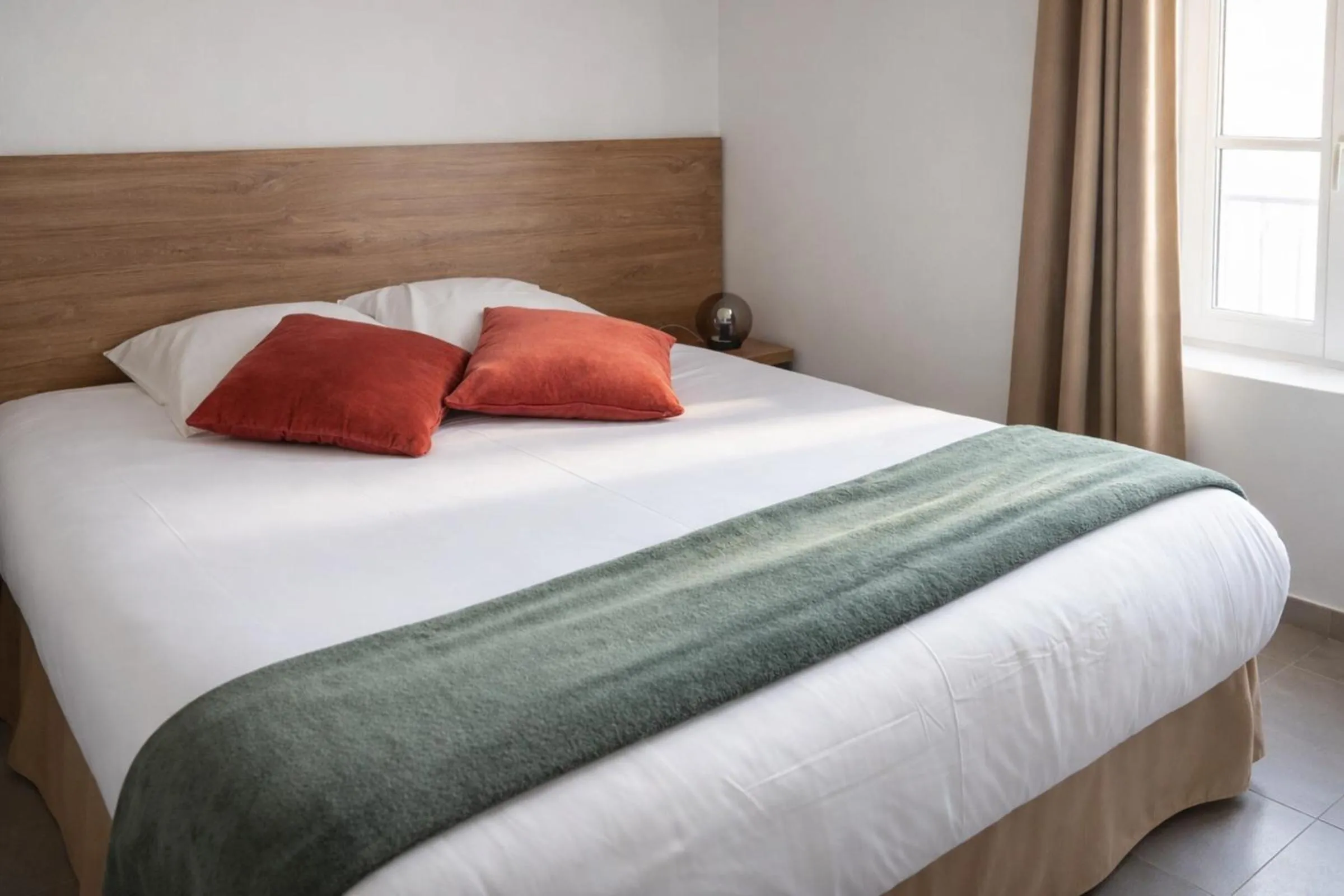 Bedroom, Bed in SOUS LES PLATANES