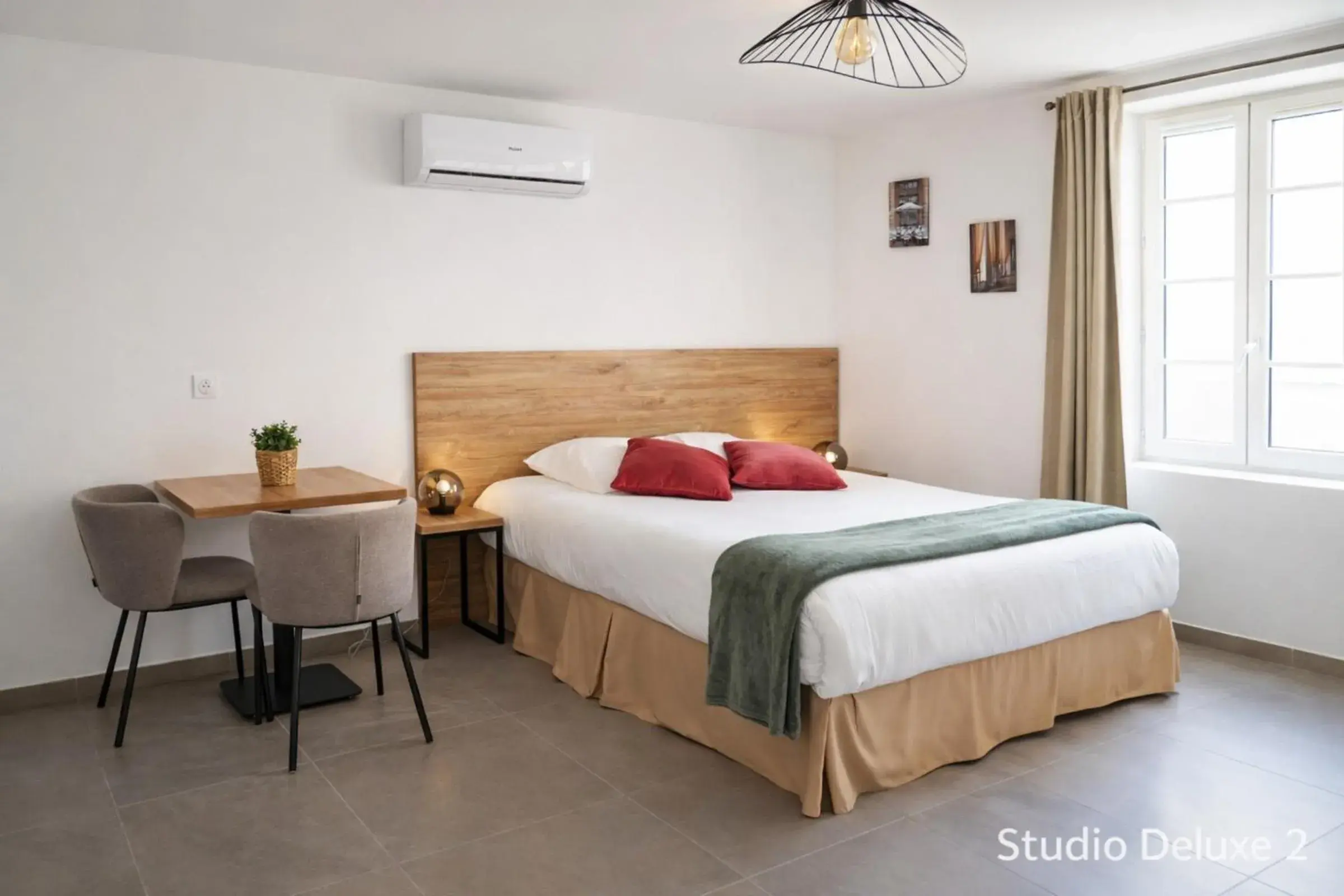 Bedroom, Bed in SOUS LES PLATANES Bedroom, Bed in SOUS LES PLATANES