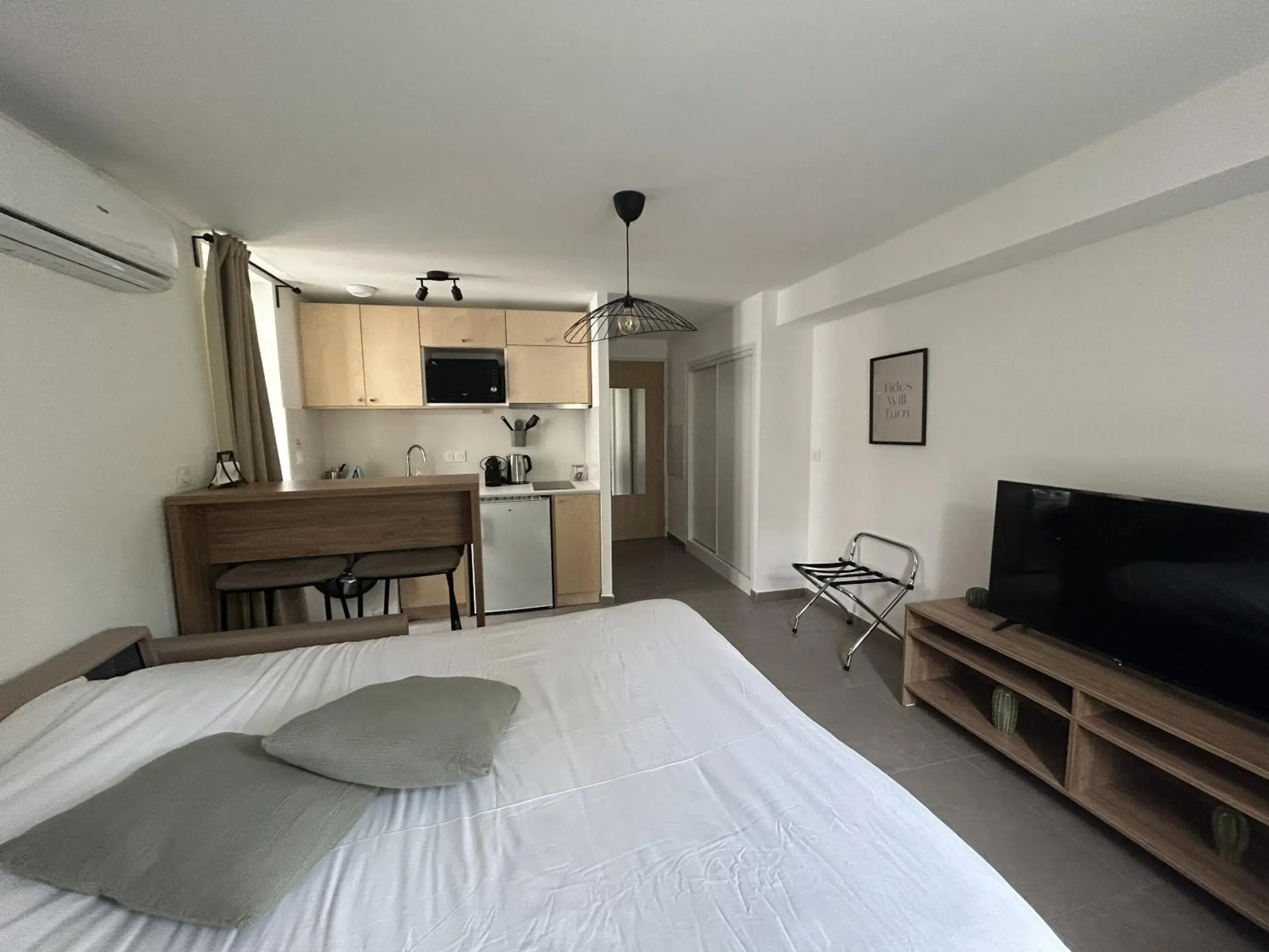 Bedroom, Bed in SOUS LES PLATANES Bedroom, Bed in SOUS LES PLATANES