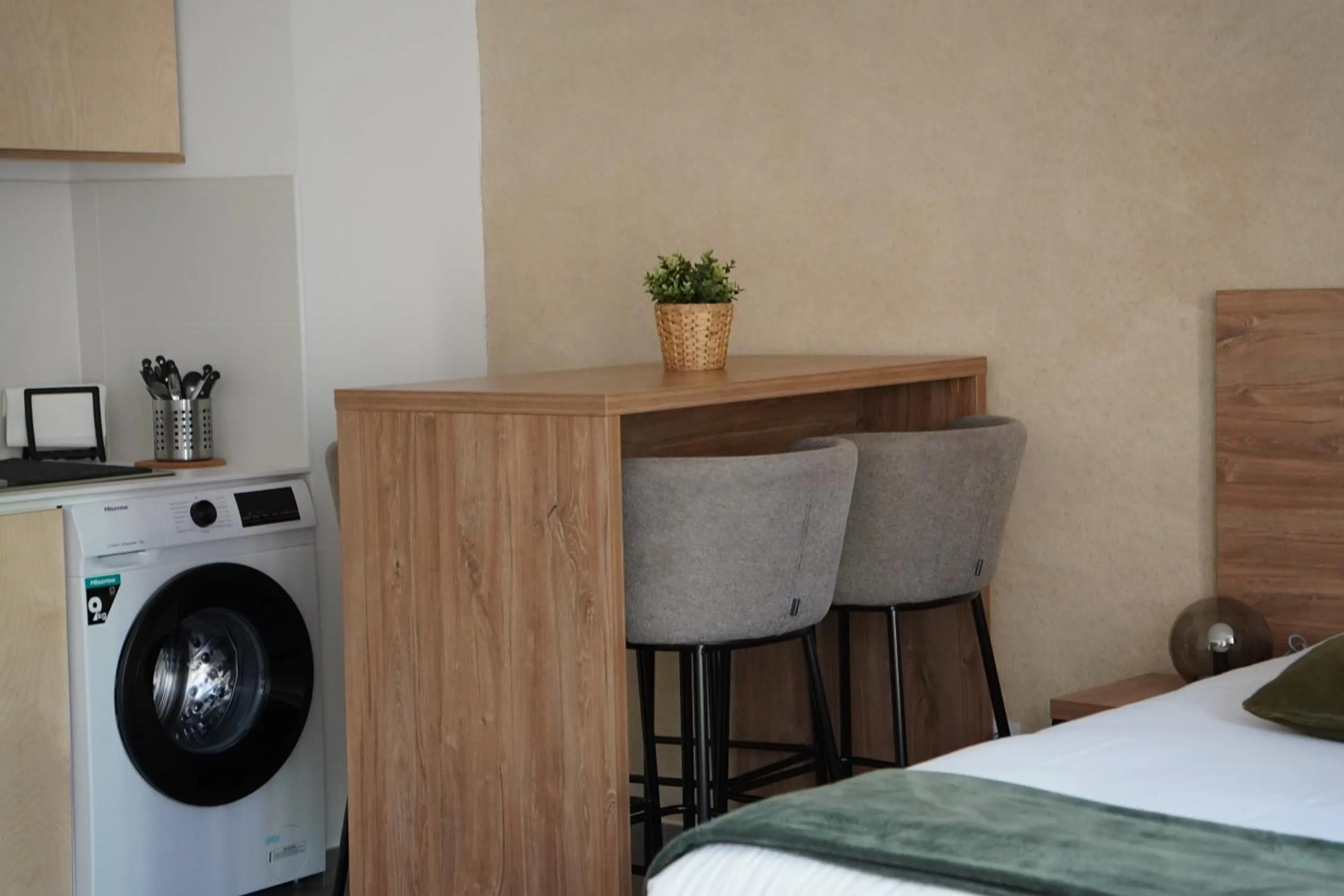 Bedroom, Bed in SOUS LES PLATANES