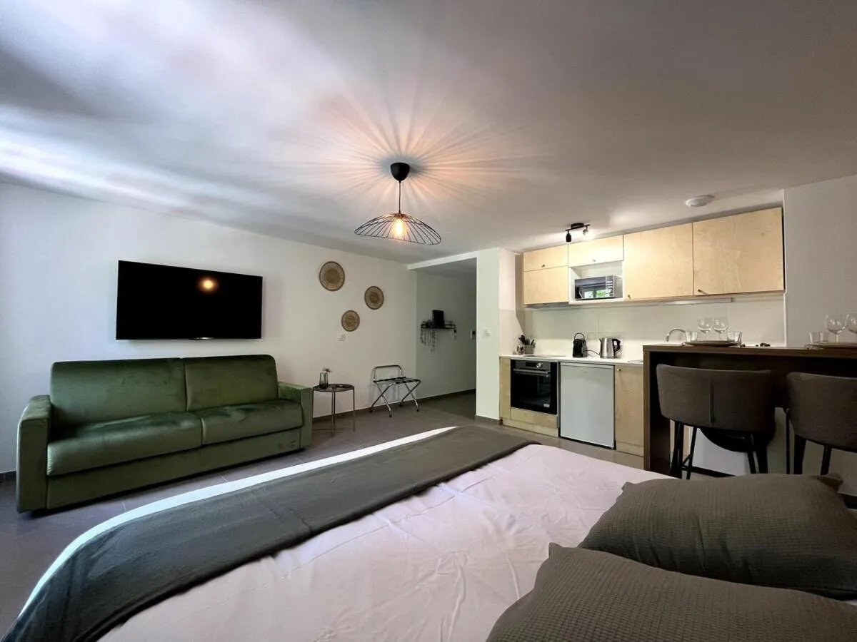 Bedroom, Bed in SOUS LES PLATANES