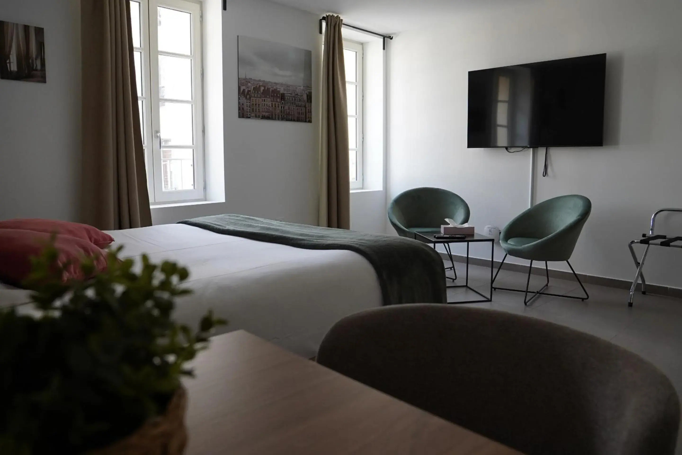 Bedroom, Bed in SOUS LES PLATANES Bedroom, Bed in SOUS LES PLATANES