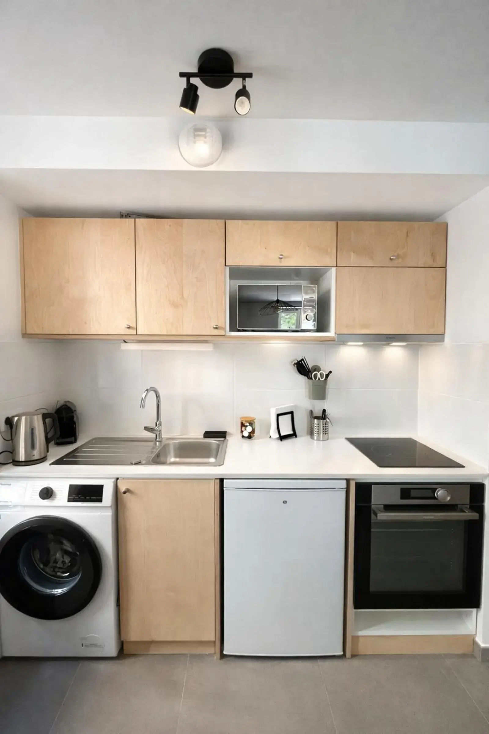 SOUS LES PLATANES SOUS LES PLATANES