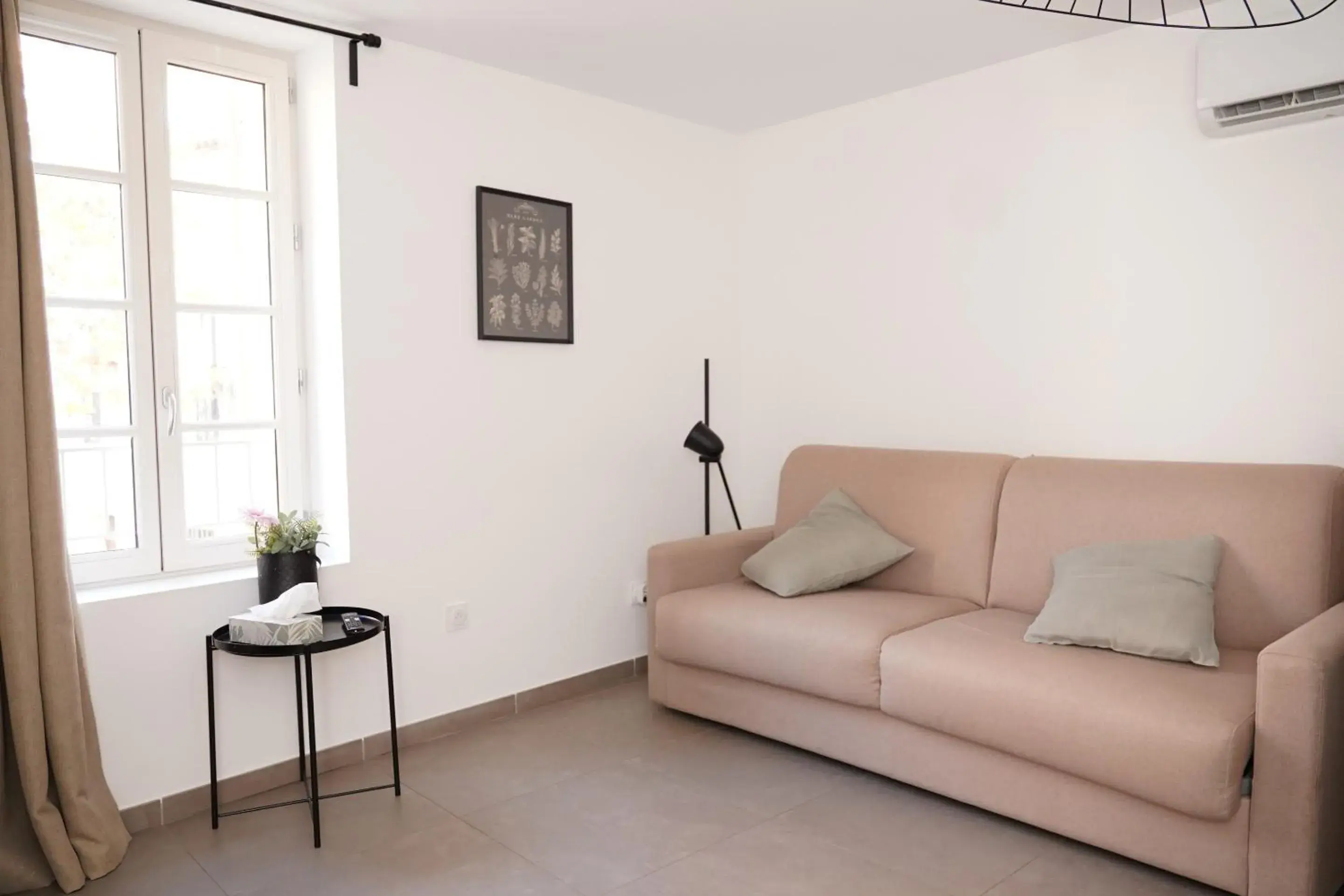 SOUS LES PLATANES SOUS LES PLATANES