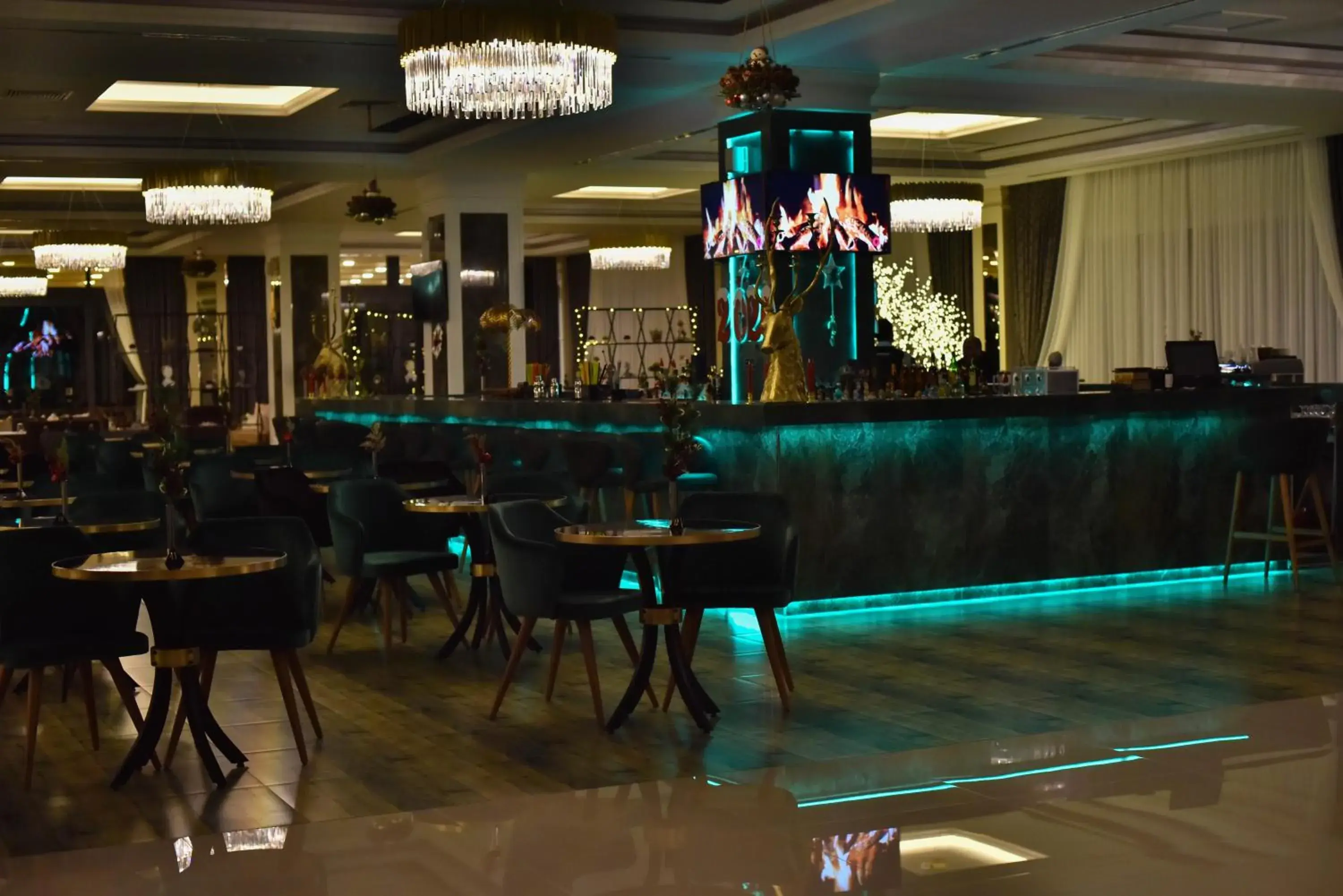 Lounge or bar in Mc Palace Hotel Spa & Convention Lounge or bar in Mc Palace Hotel Spa & Convention